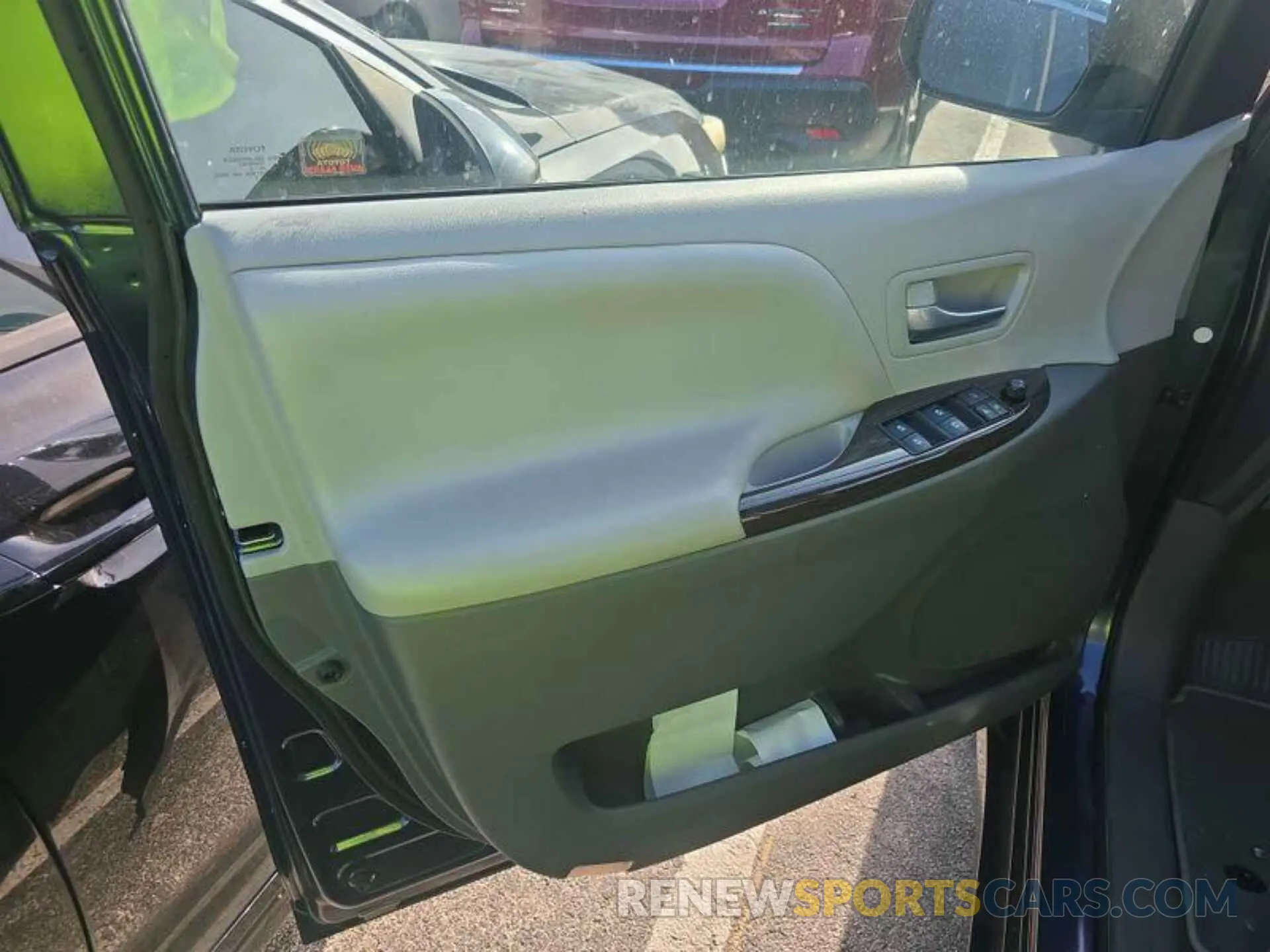 3 fotografías del automóvil dañado 5TDDZ3DC2LS249611 TOYOTA SIENNA 2020