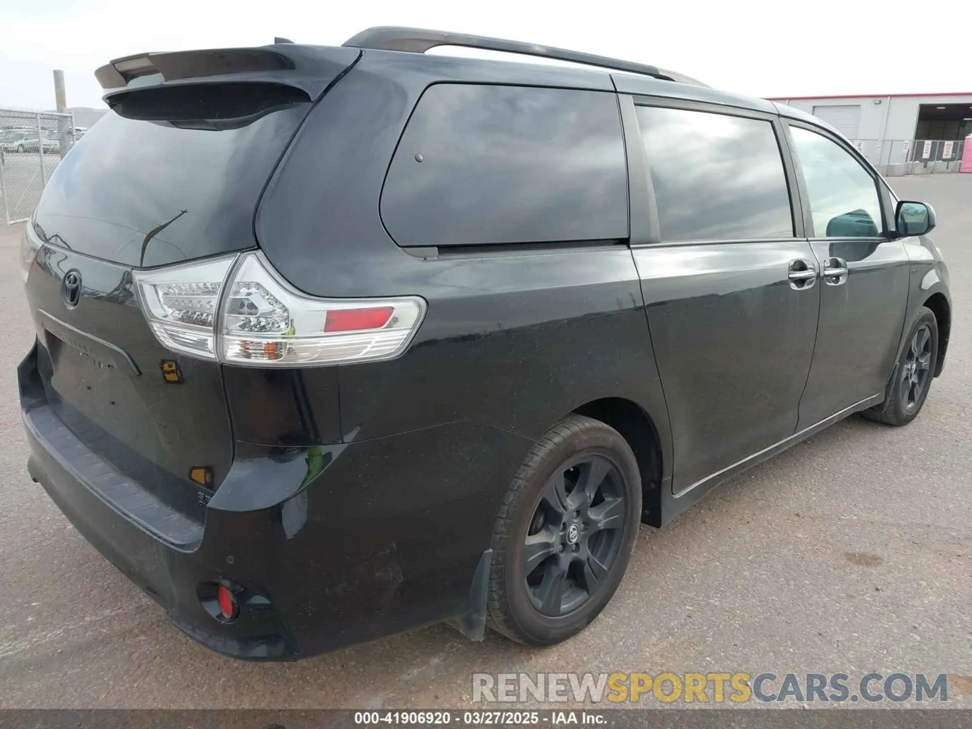 4 fotografías del automóvil dañado 5TDEZ3DC3LS238377 TOYOTA SIENNA 2020