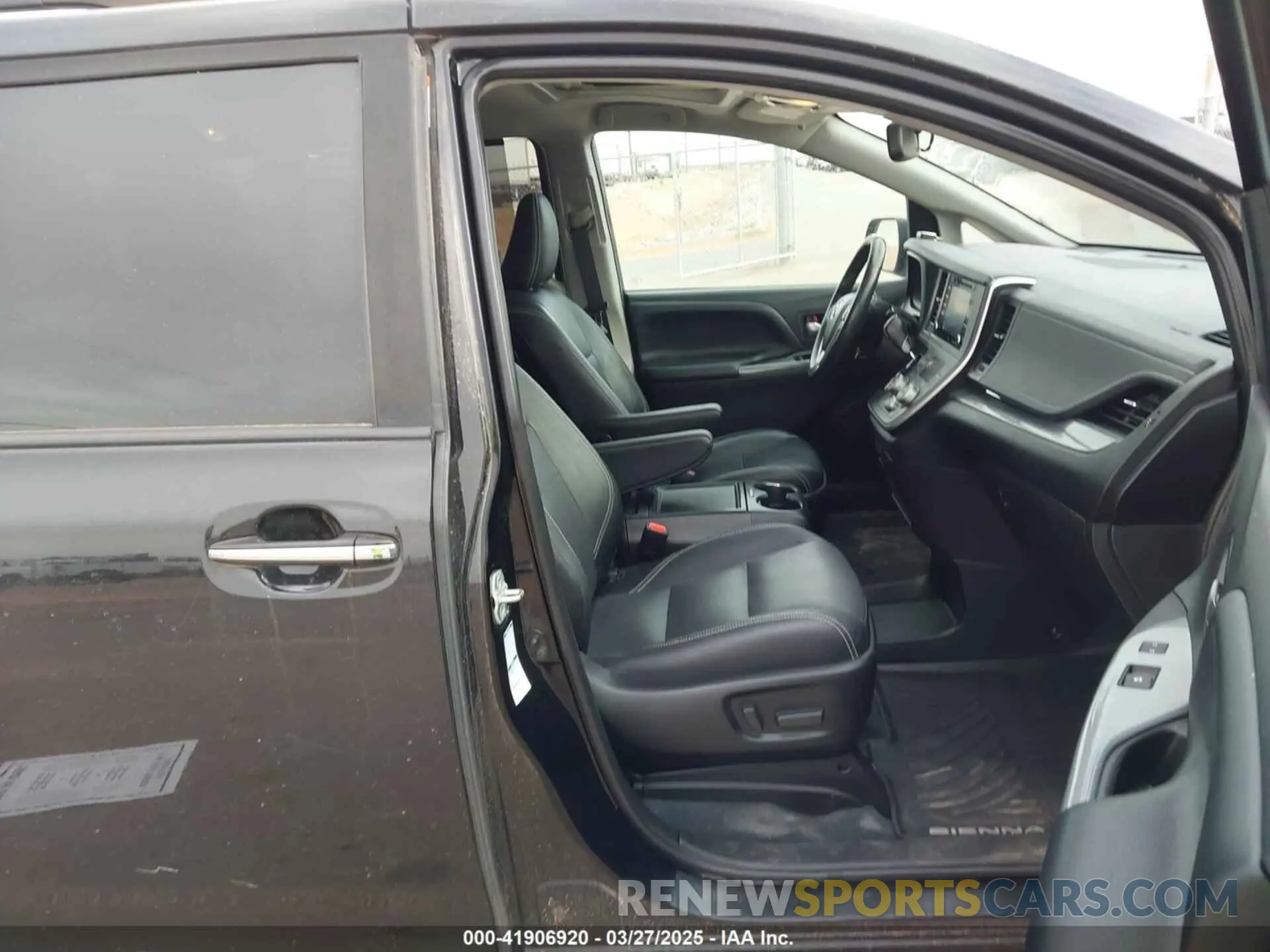 5 fotografías del automóvil dañado 5TDEZ3DC3LS238377 TOYOTA SIENNA 2020
