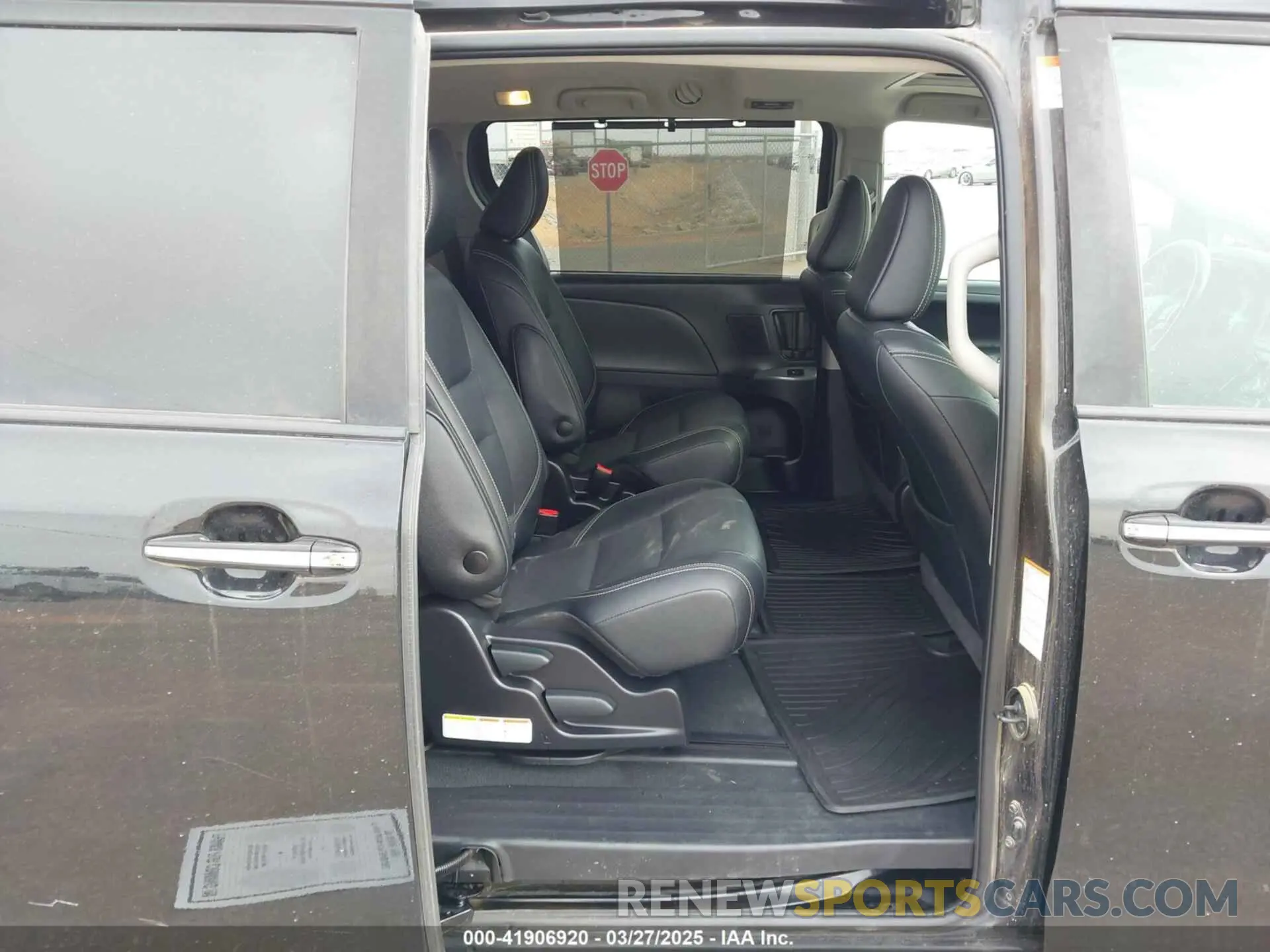 8 fotografías del automóvil dañado 5TDEZ3DC3LS238377 TOYOTA SIENNA 2020
