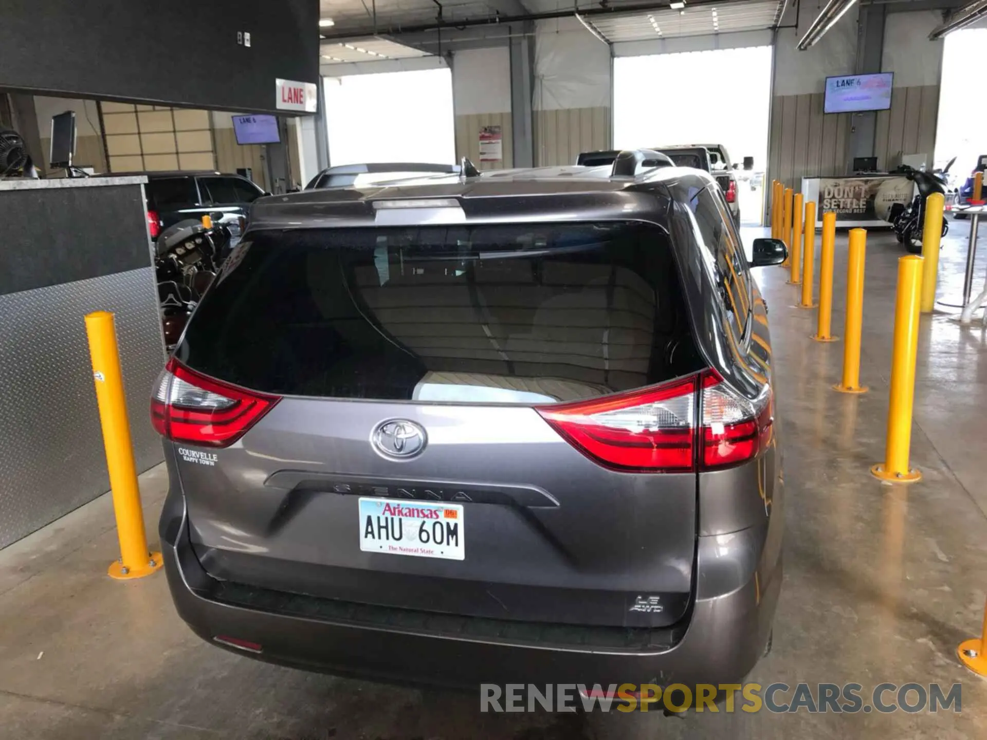 17 fotografías del automóvil dañado 5TDJZ3DC6LS245225 TOYOTA SIENNA 2020