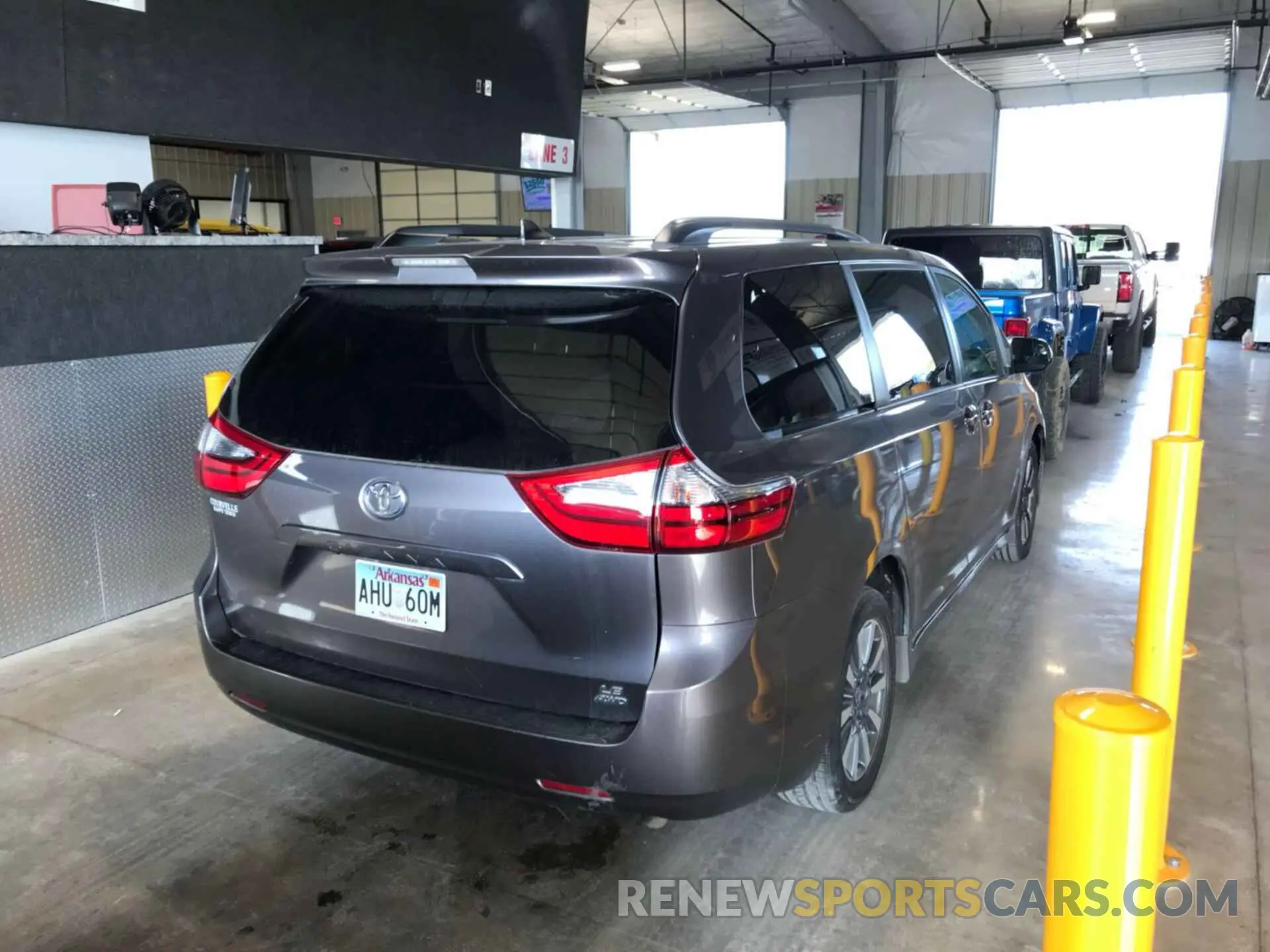 19 fotografías del automóvil dañado 5TDJZ3DC6LS245225 TOYOTA SIENNA 2020