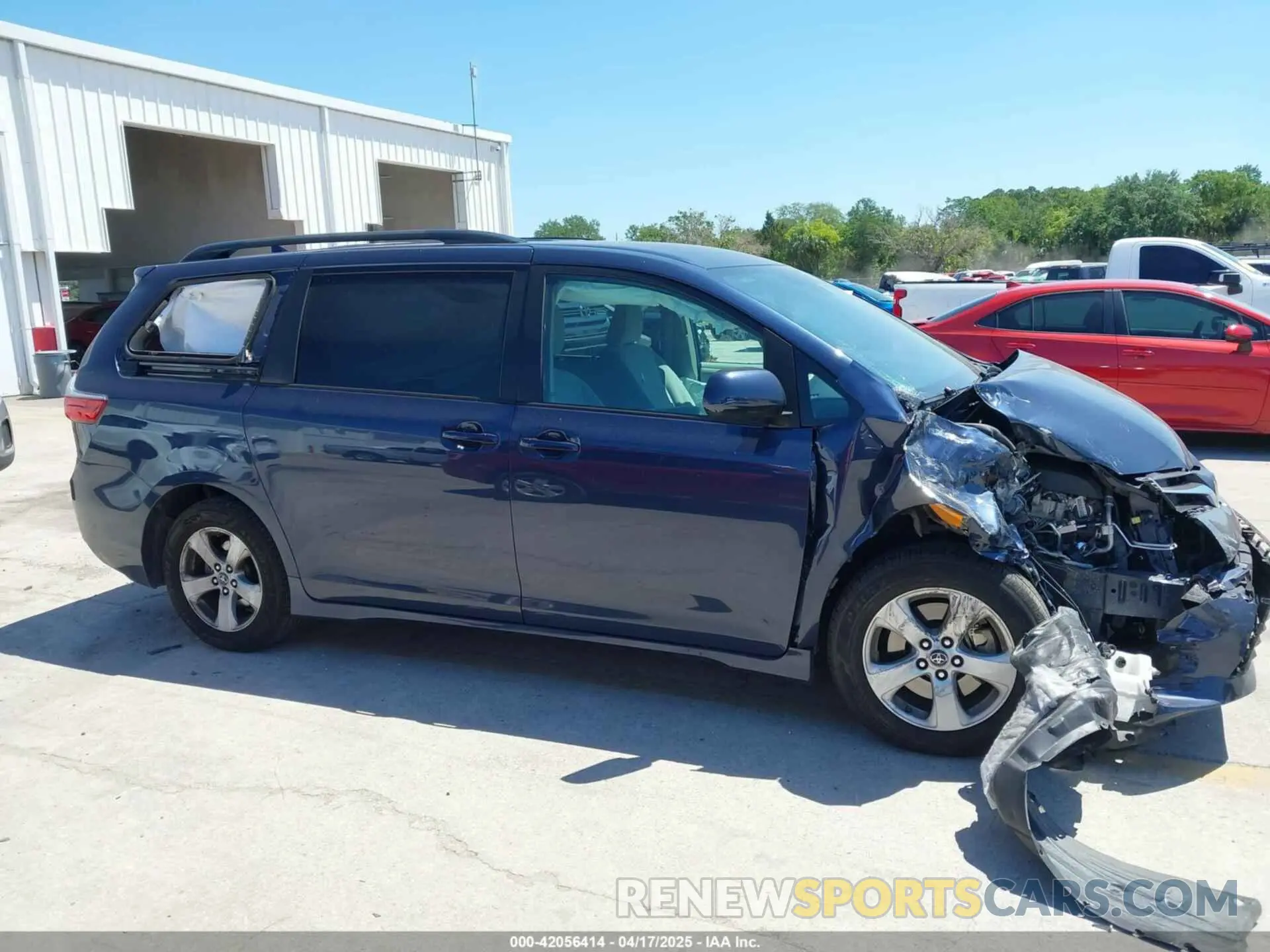 13 fotografías del automóvil dañado 5TDKZ3DC0LS047826 TOYOTA SIENNA 2020