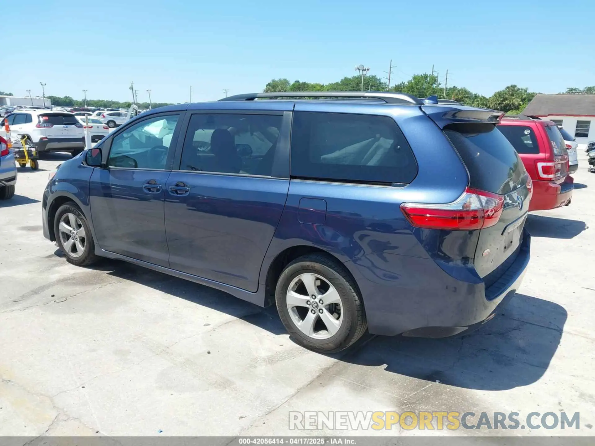 3 fotografías del automóvil dañado 5TDKZ3DC0LS047826 TOYOTA SIENNA 2020