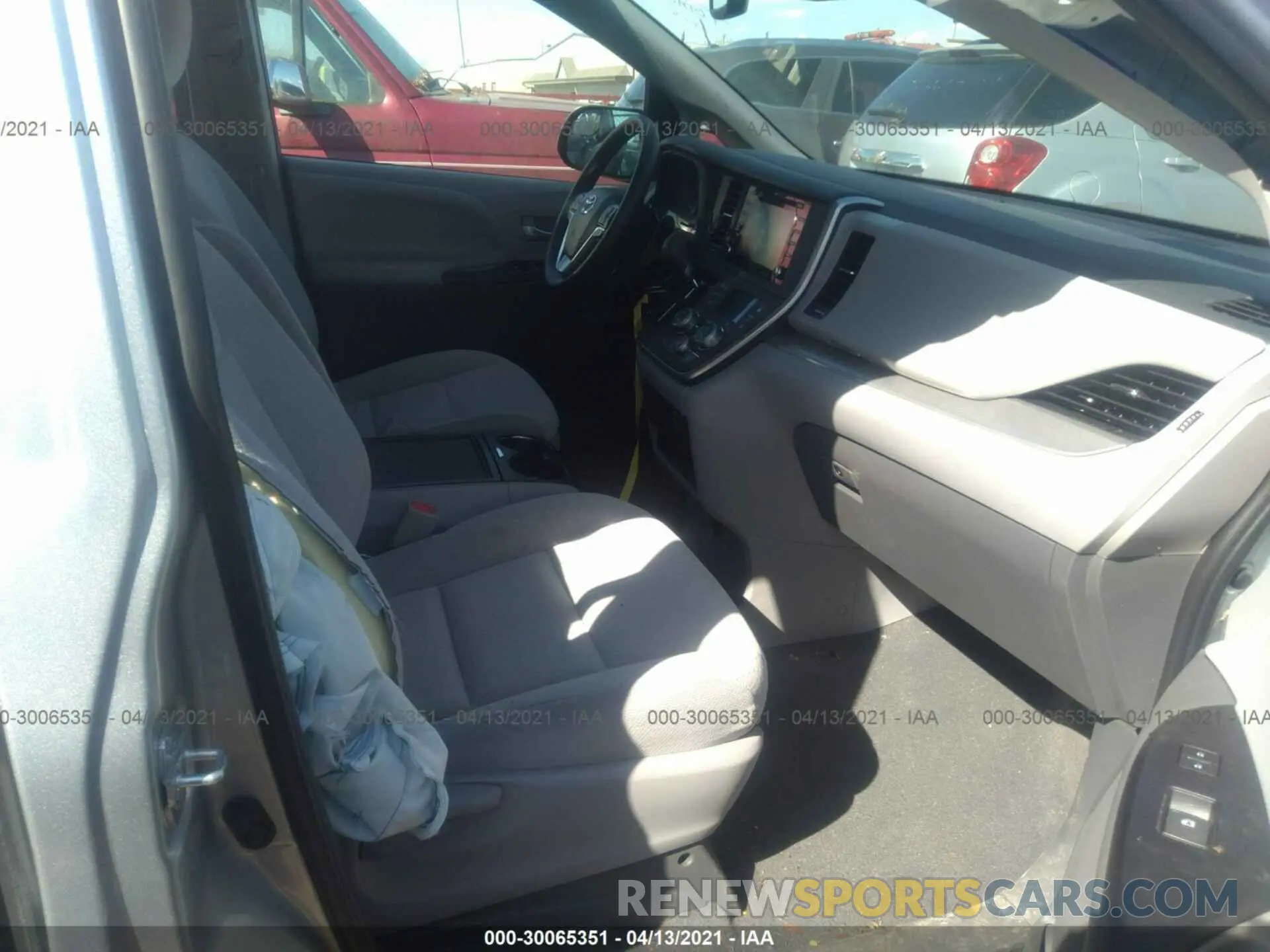 5 fotografías del automóvil dañado 5TDKZ3DC0LS084097 TOYOTA SIENNA 2020