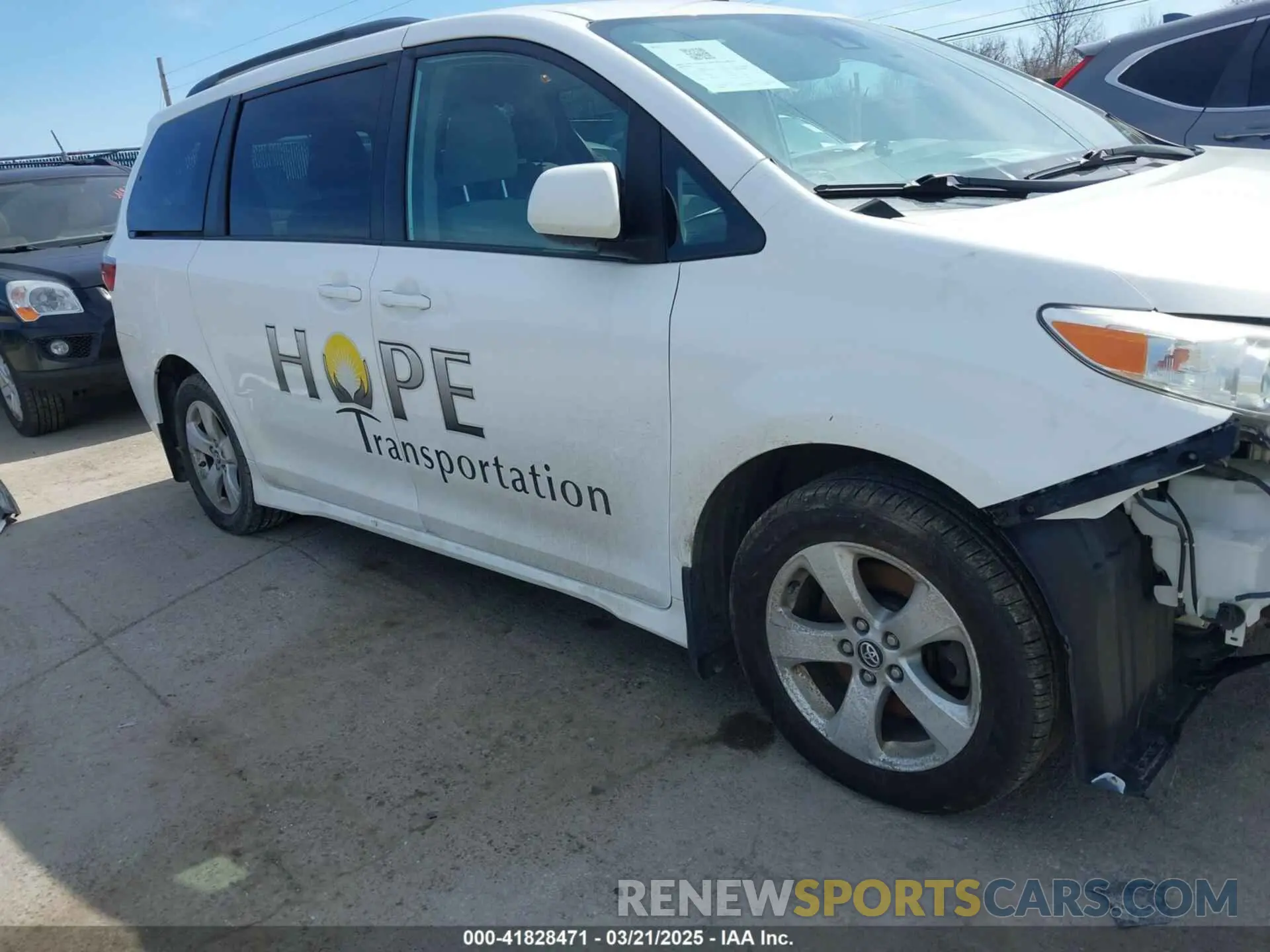 14 fotografías del automóvil dañado 5TDKZ3DC2LS024290 TOYOTA SIENNA 2020