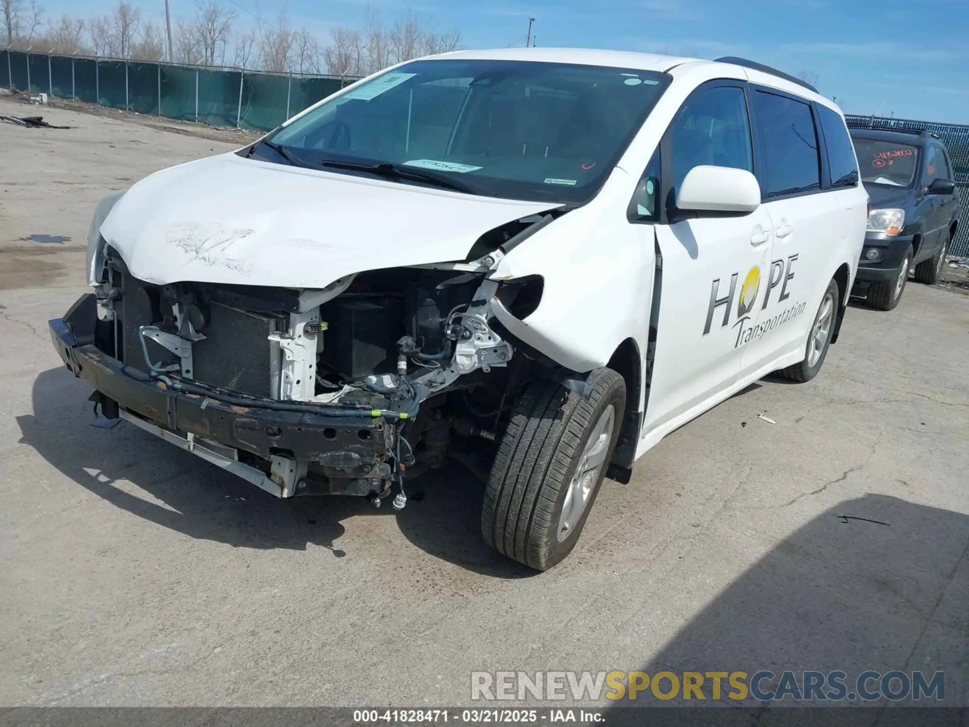 2 fotografías del automóvil dañado 5TDKZ3DC2LS024290 TOYOTA SIENNA 2020