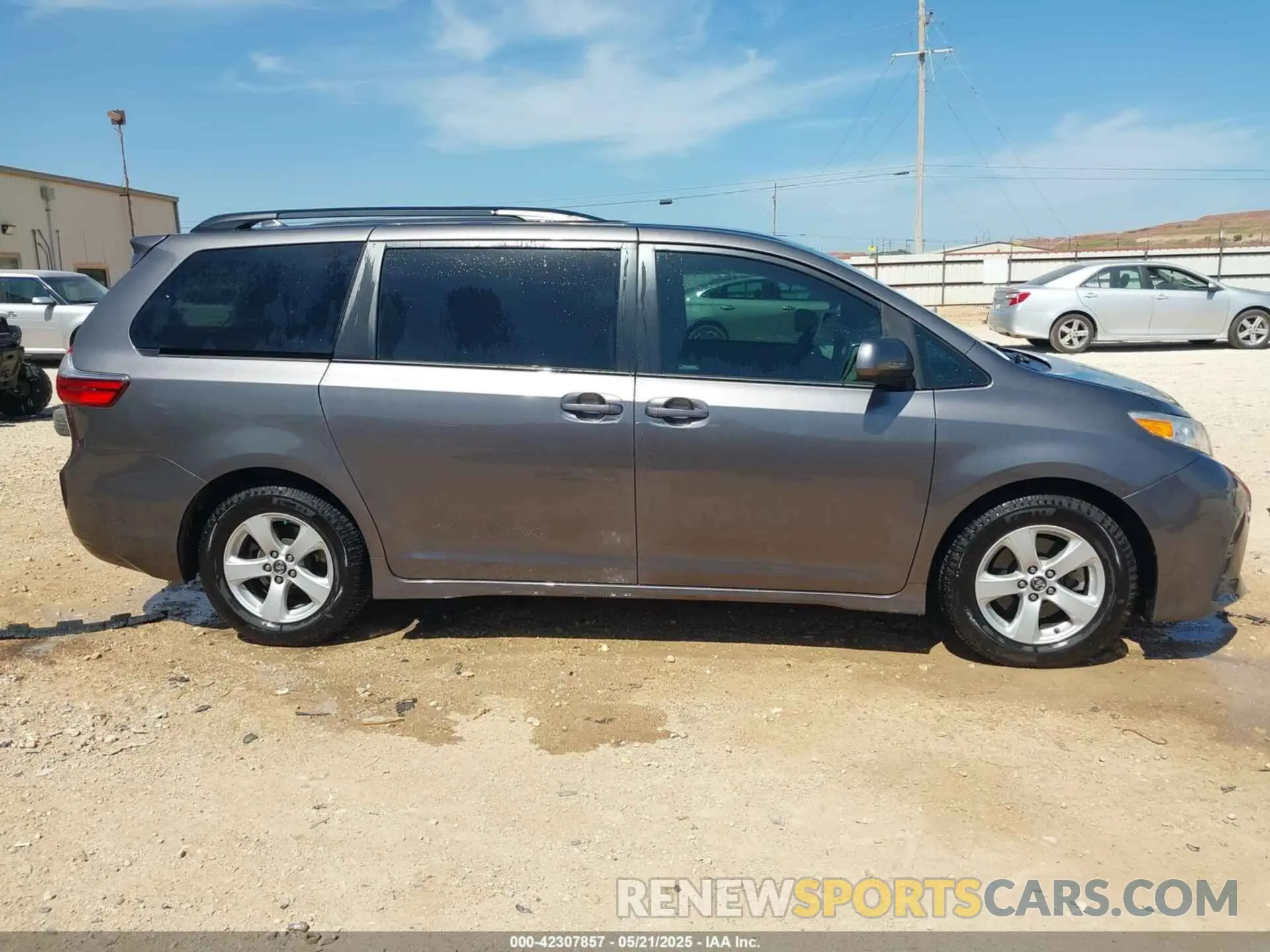 13 fotografías del automóvil dañado 5TDKZ3DC2LS036312 TOYOTA SIENNA 2020
