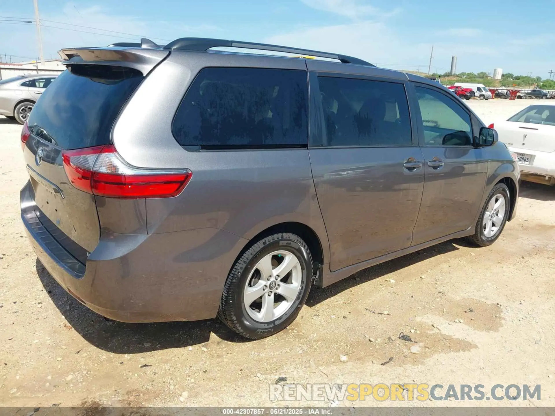 4 fotografías del automóvil dañado 5TDKZ3DC2LS036312 TOYOTA SIENNA 2020