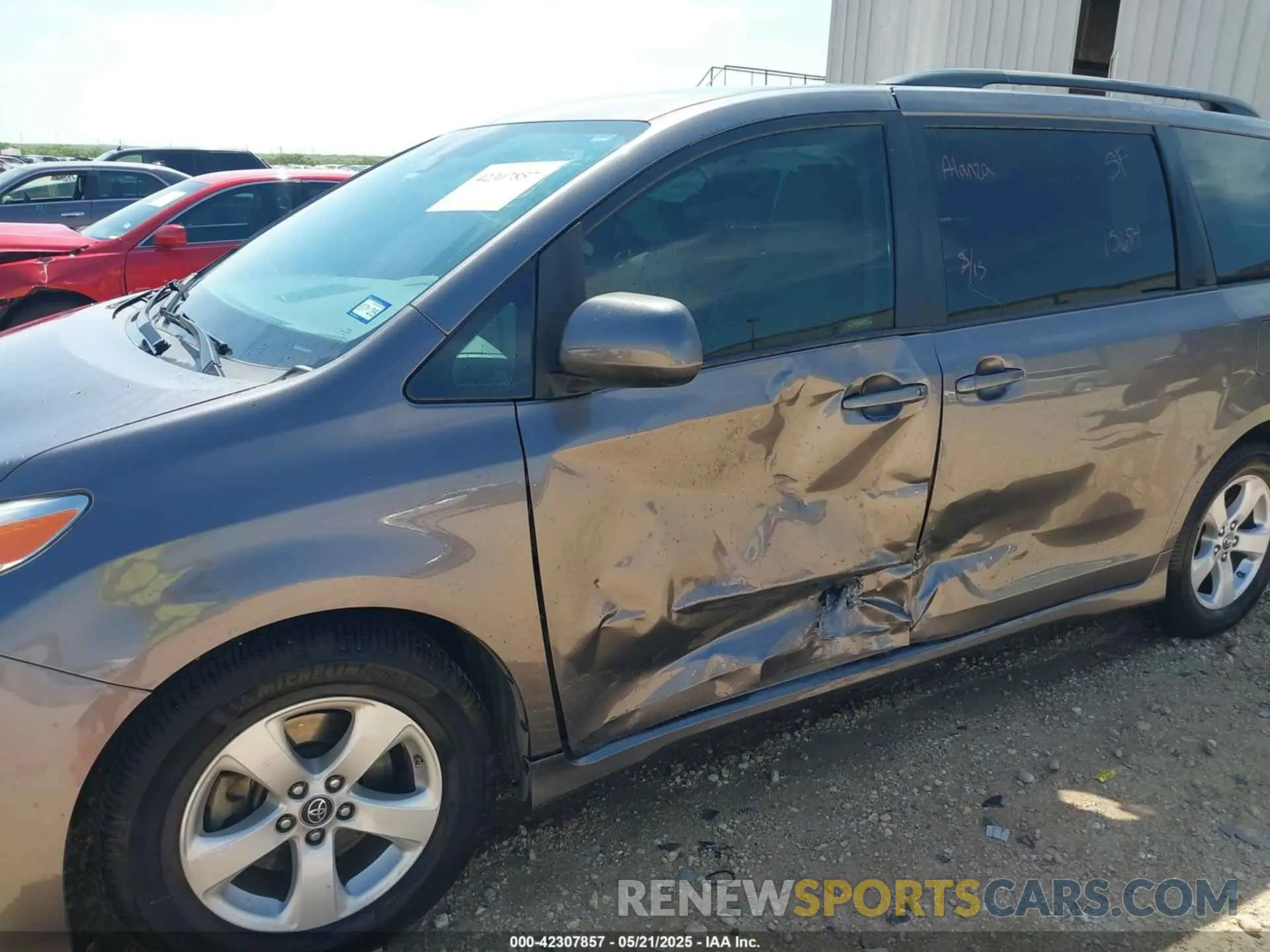 6 fotografías del automóvil dañado 5TDKZ3DC2LS036312 TOYOTA SIENNA 2020