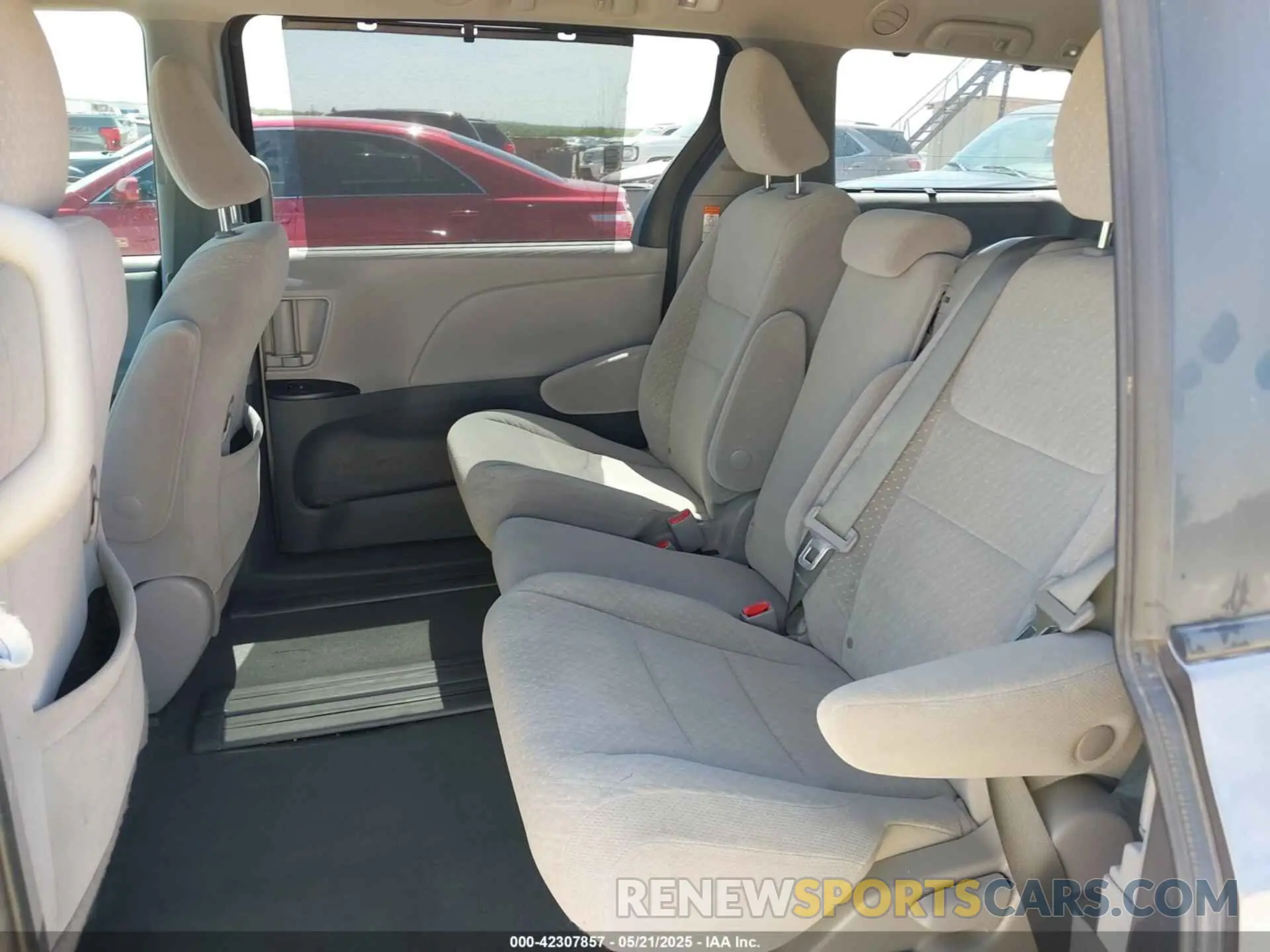 8 fotografías del automóvil dañado 5TDKZ3DC2LS036312 TOYOTA SIENNA 2020