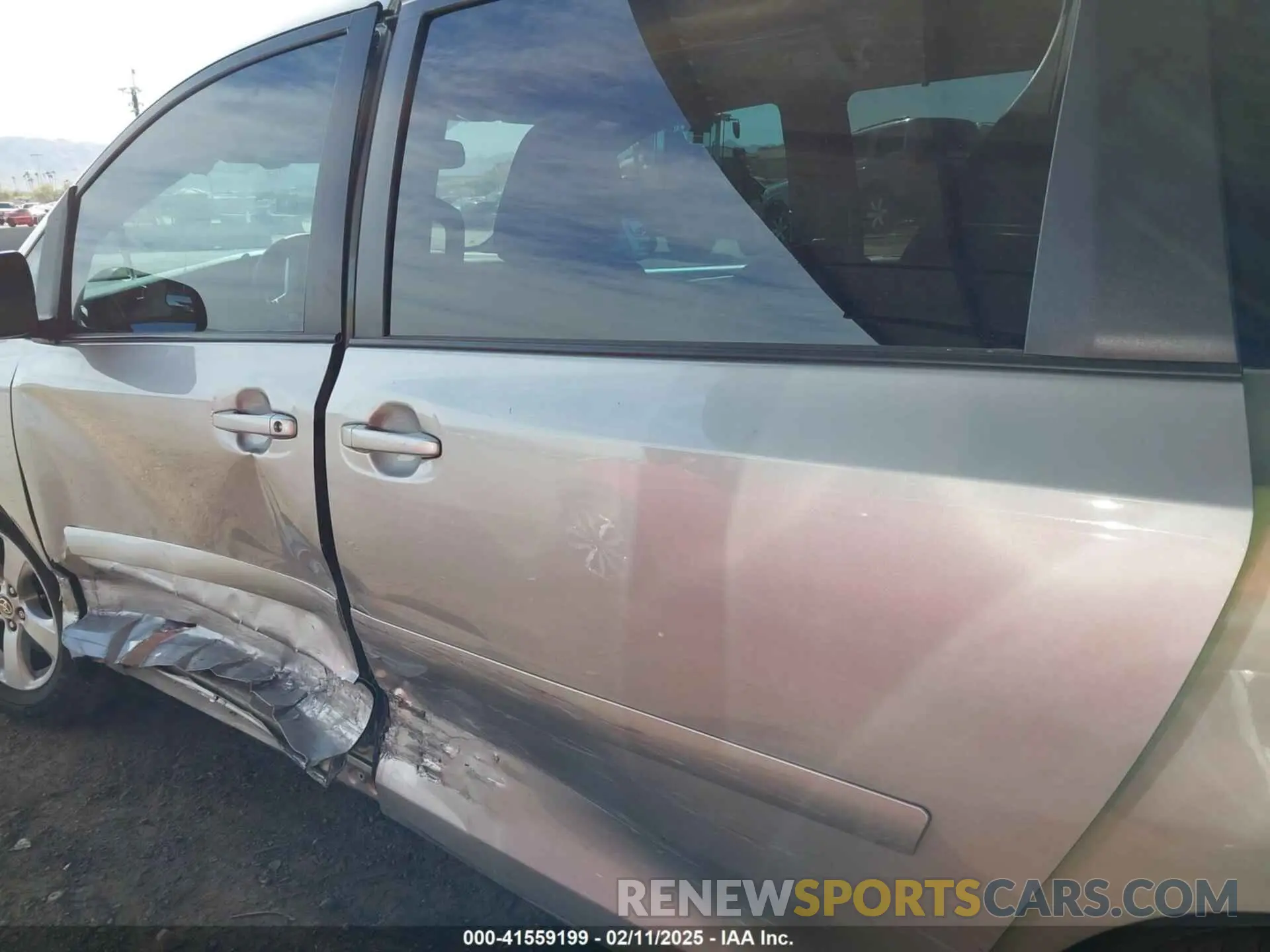 14 fotografías del automóvil dañado 5TDKZ3DC2LS080505 TOYOTA SIENNA 2020