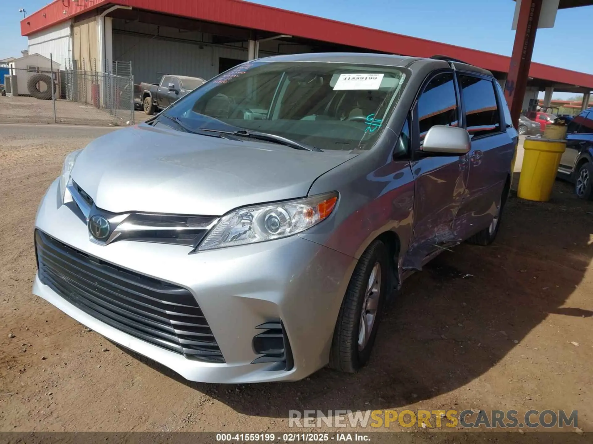 2 fotografías del automóvil dañado 5TDKZ3DC2LS080505 TOYOTA SIENNA 2020