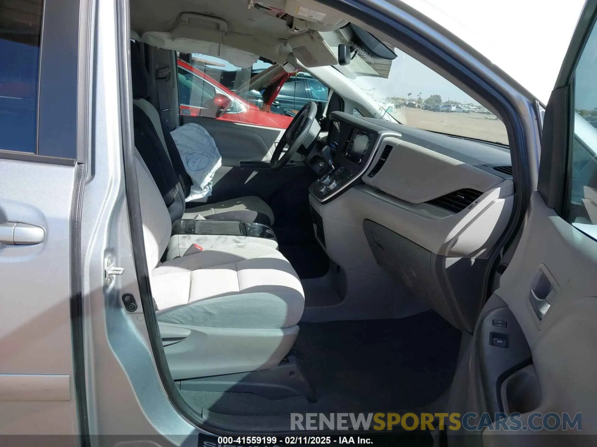 5 fotografías del automóvil dañado 5TDKZ3DC2LS080505 TOYOTA SIENNA 2020
