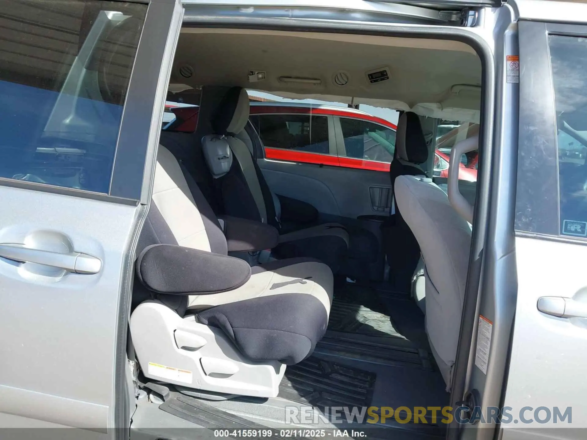 8 fotografías del automóvil dañado 5TDKZ3DC2LS080505 TOYOTA SIENNA 2020