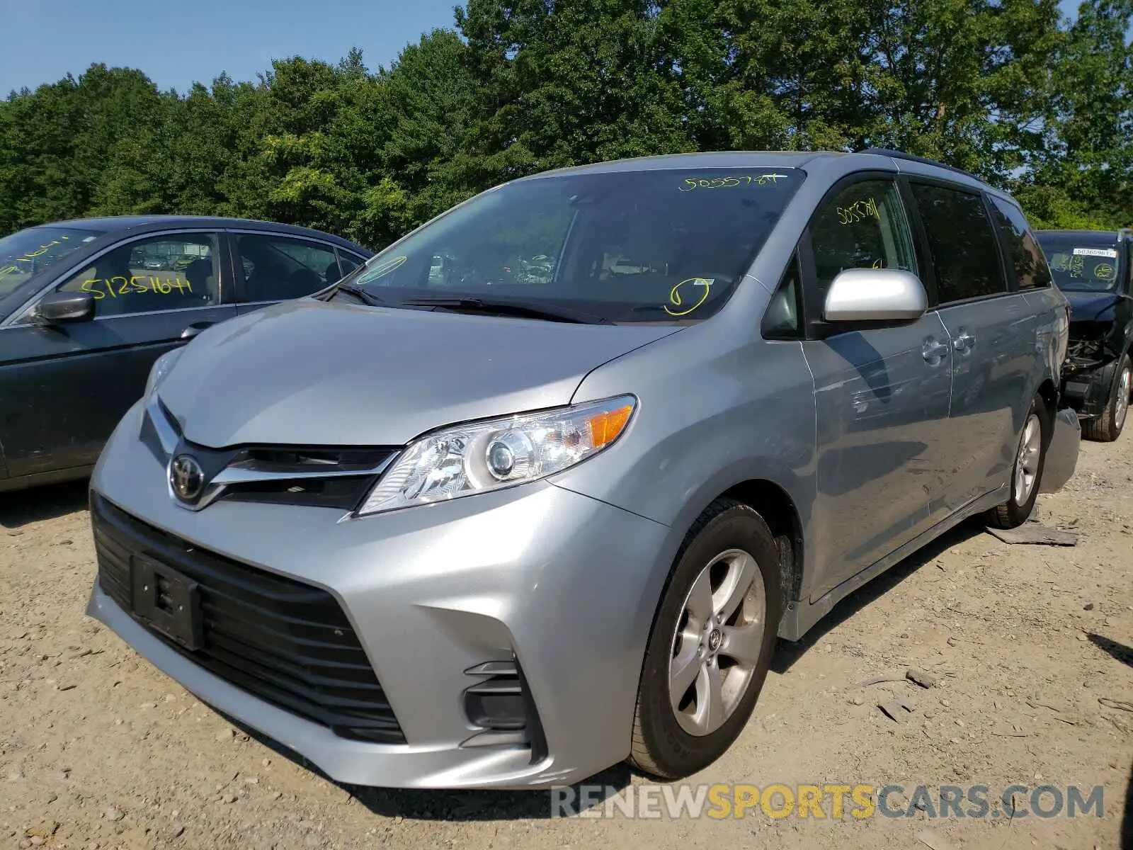 2 fotografías del automóvil dañado 5TDKZ3DC3LS024671 TOYOTA SIENNA 2020