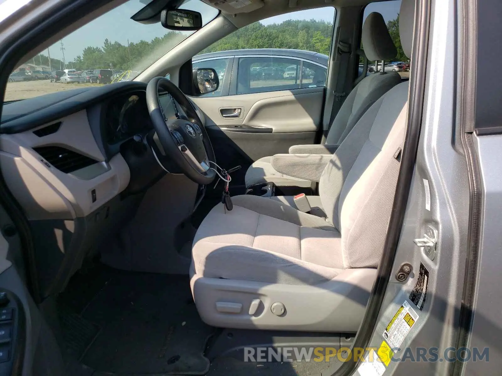 5 fotografías del automóvil dañado 5TDKZ3DC3LS024671 TOYOTA SIENNA 2020