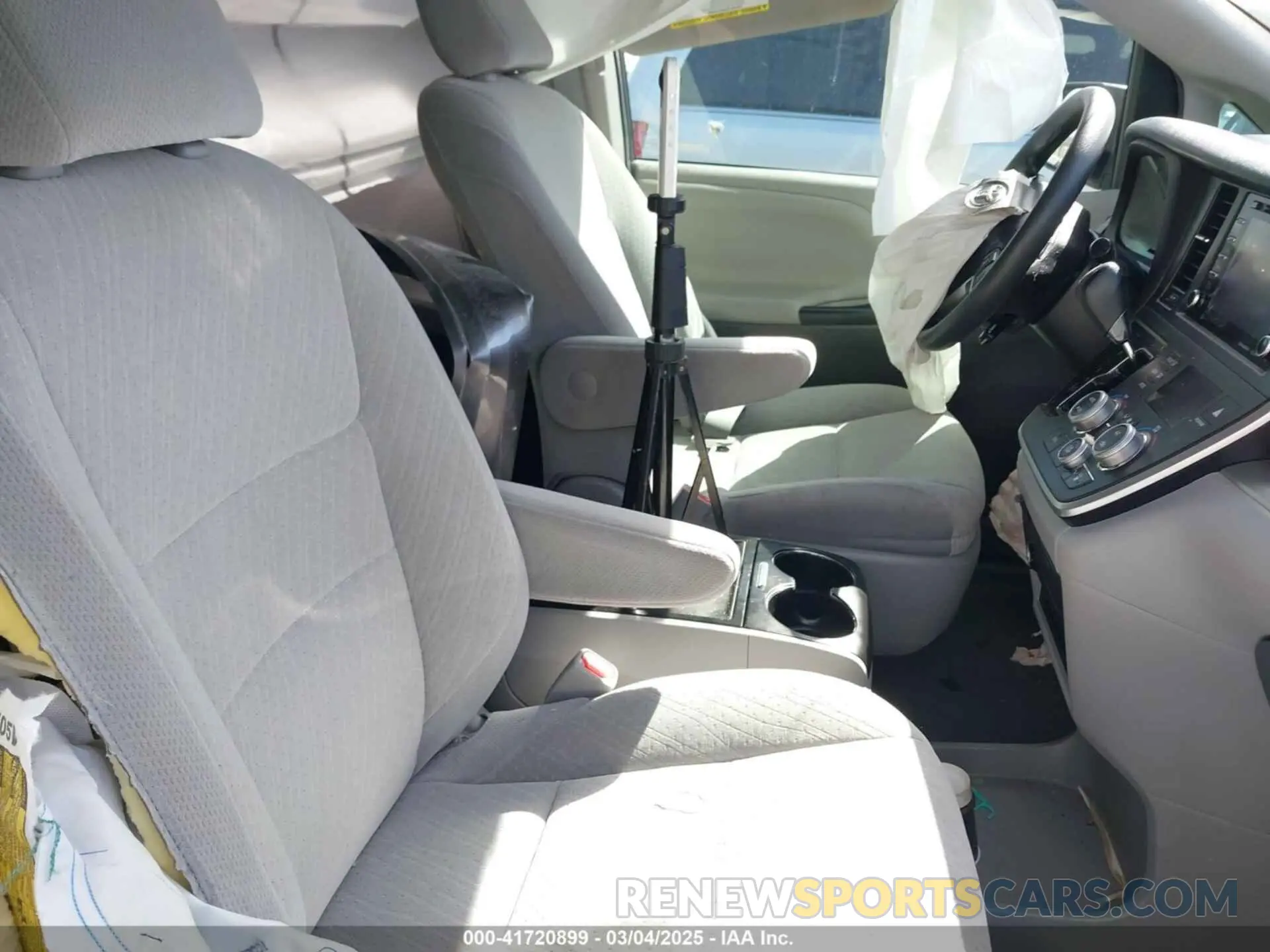 5 fotografías del automóvil dañado 5TDKZ3DC3LS040255 TOYOTA SIENNA 2020