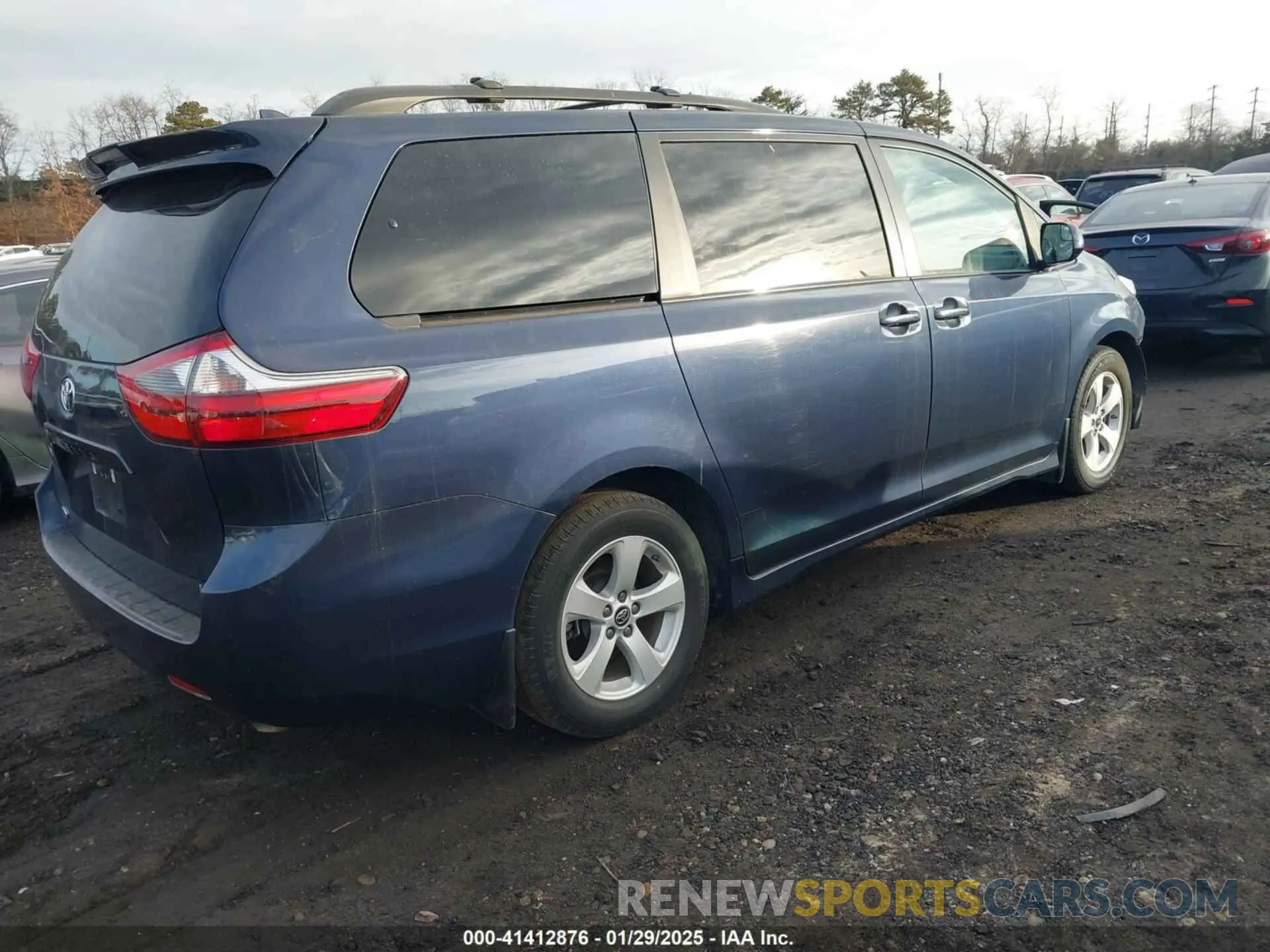4 fotografías del automóvil dañado 5TDKZ3DC4LS050616 TOYOTA SIENNA 2020