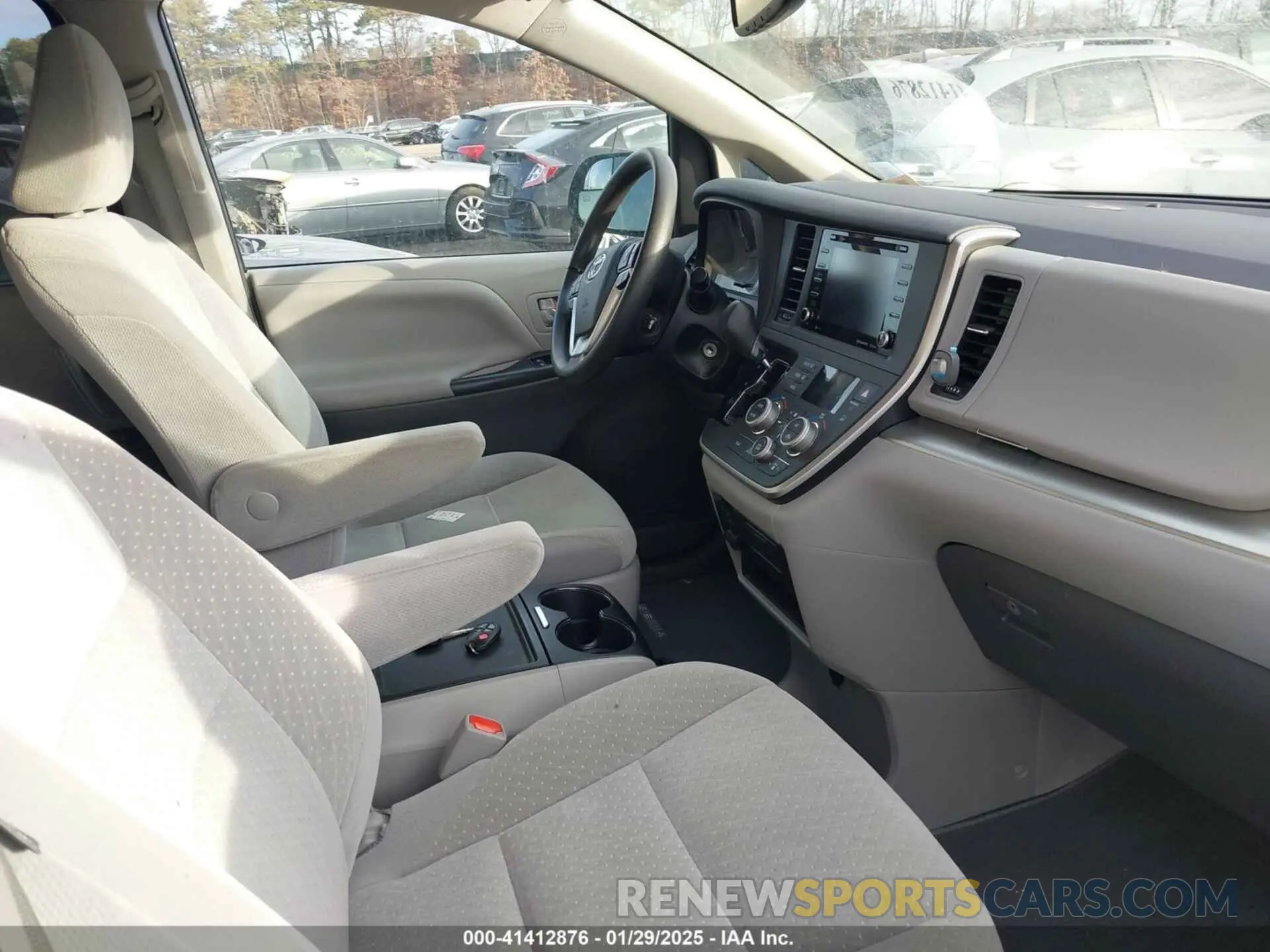 5 fotografías del automóvil dañado 5TDKZ3DC4LS050616 TOYOTA SIENNA 2020