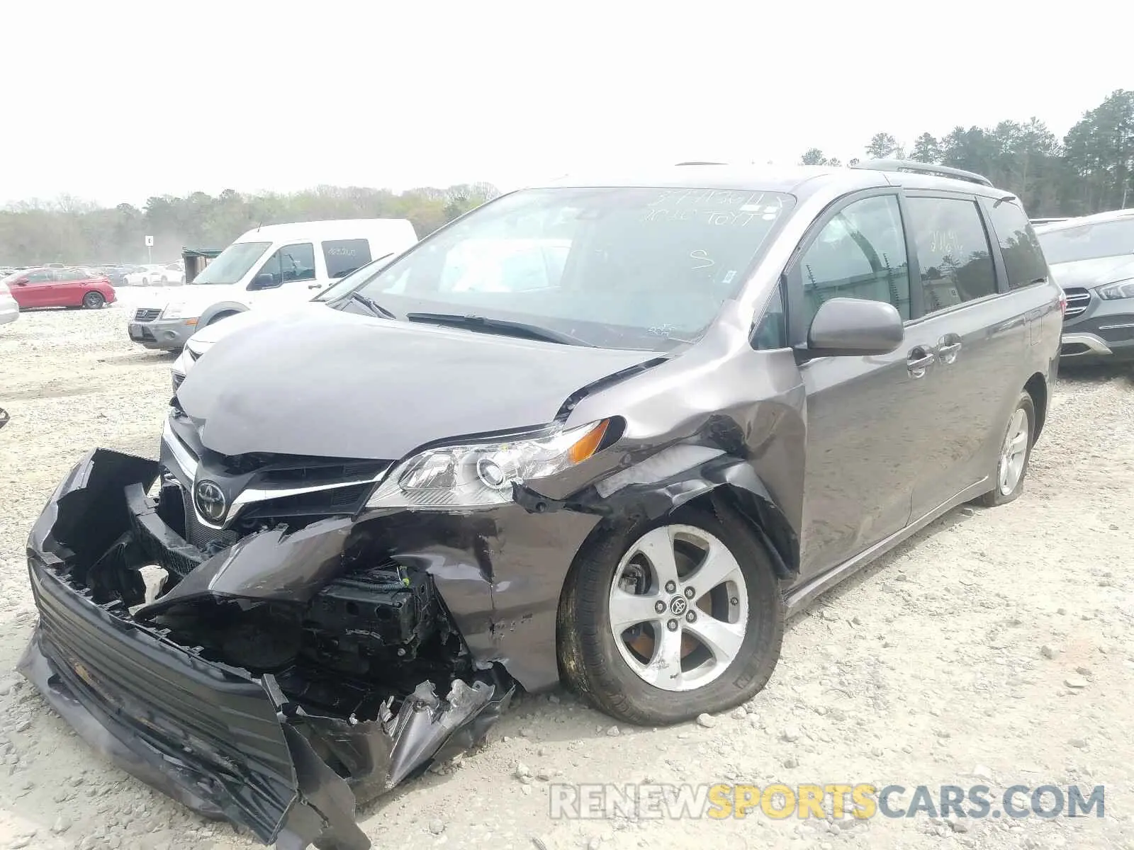 2 fotografías del automóvil dañado 5TDKZ3DC5LS064573 TOYOTA SIENNA 2020
