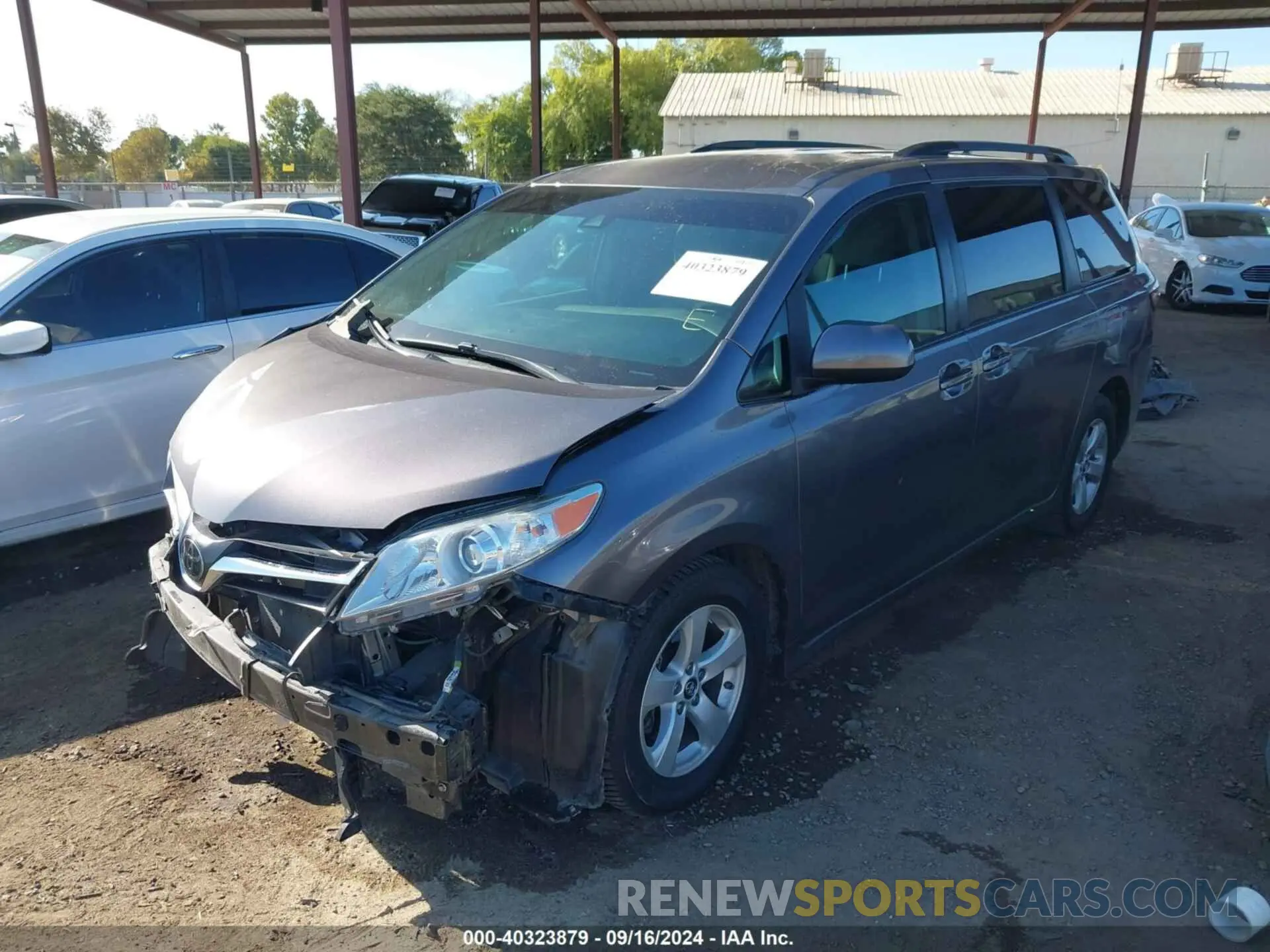 2 fotografías del automóvil dañado 5TDKZ3DC8LS039733 TOYOTA SIENNA 2020