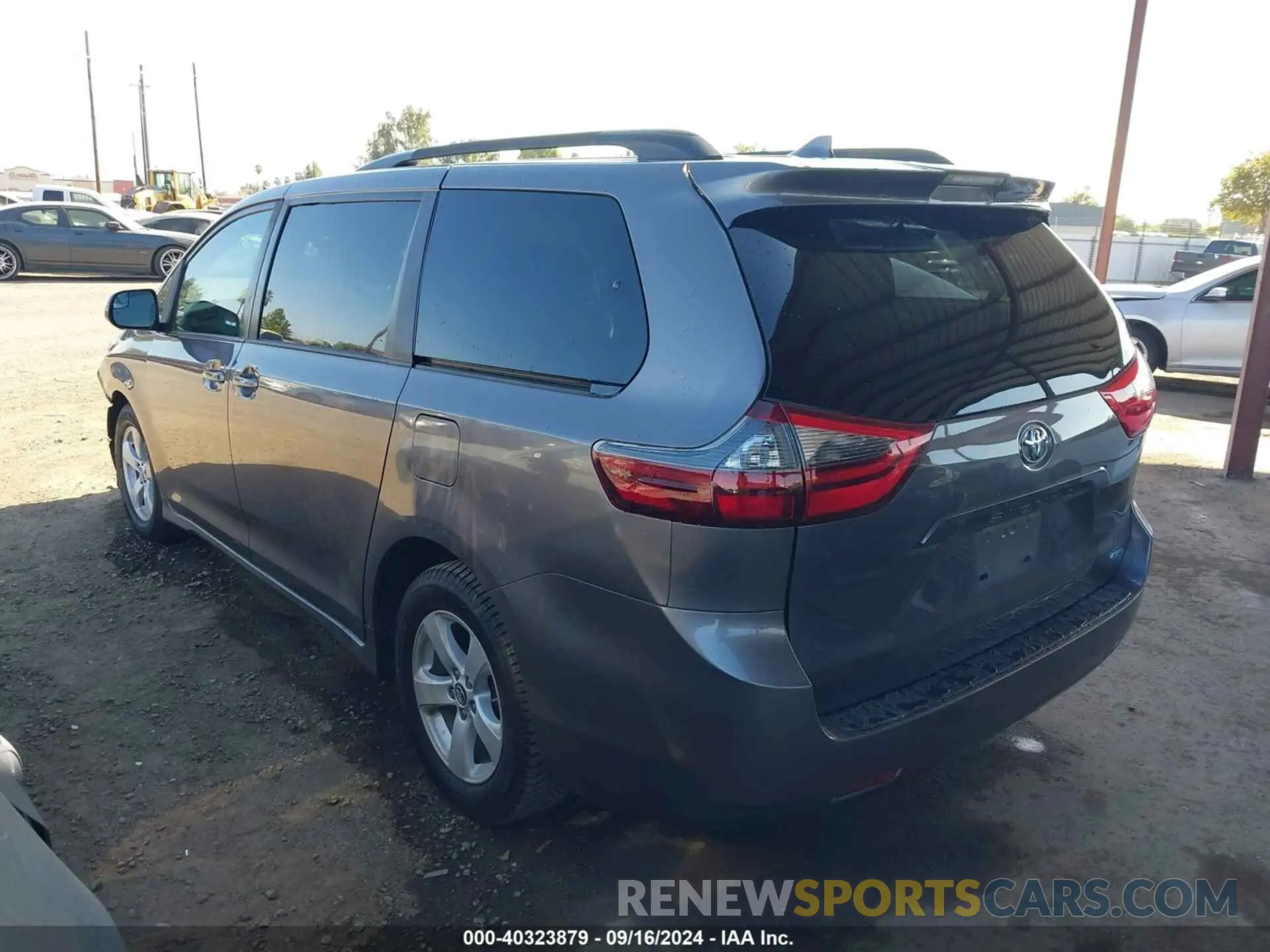 3 fotografías del automóvil dañado 5TDKZ3DC8LS039733 TOYOTA SIENNA 2020