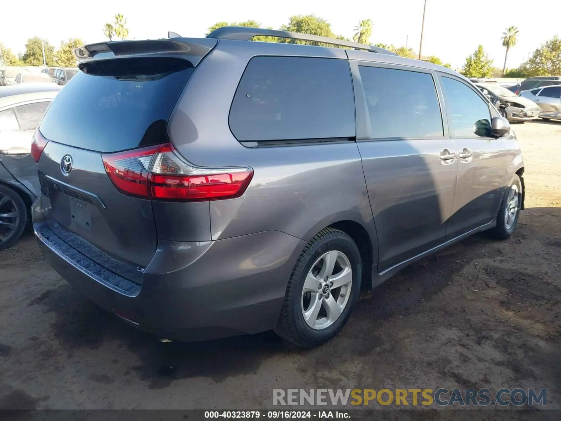 4 fotografías del automóvil dañado 5TDKZ3DC8LS039733 TOYOTA SIENNA 2020