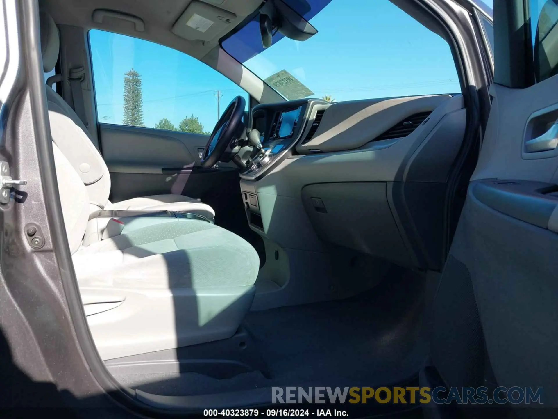 5 fotografías del automóvil dañado 5TDKZ3DC8LS039733 TOYOTA SIENNA 2020