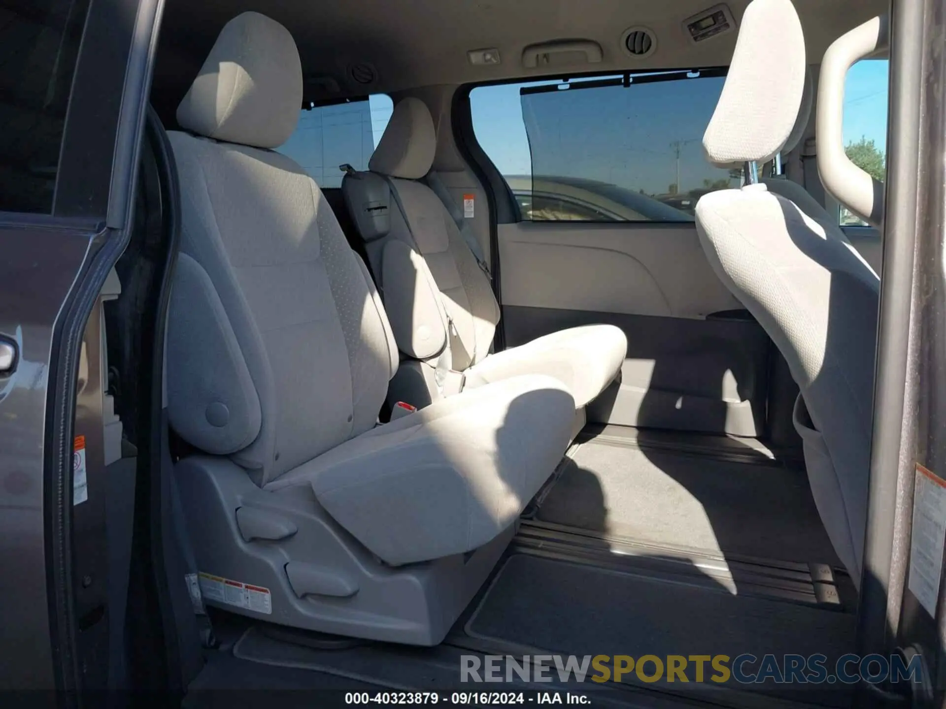 8 fotografías del automóvil dañado 5TDKZ3DC8LS039733 TOYOTA SIENNA 2020