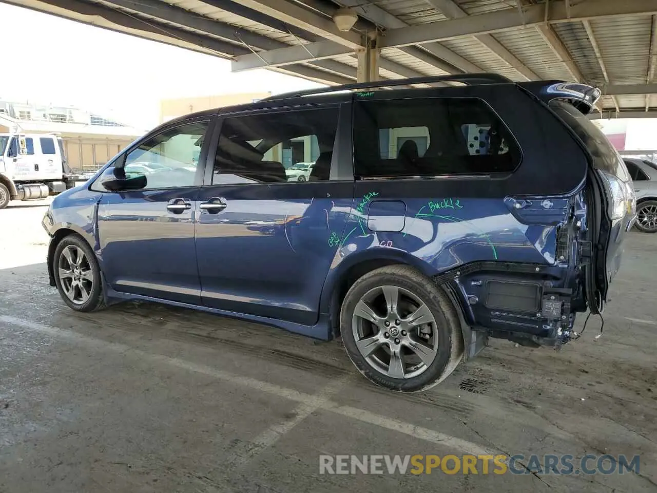 2 fotografías del automóvil dañado 5TDXZ3DC4LS034373 TOYOTA SIENNA 2020