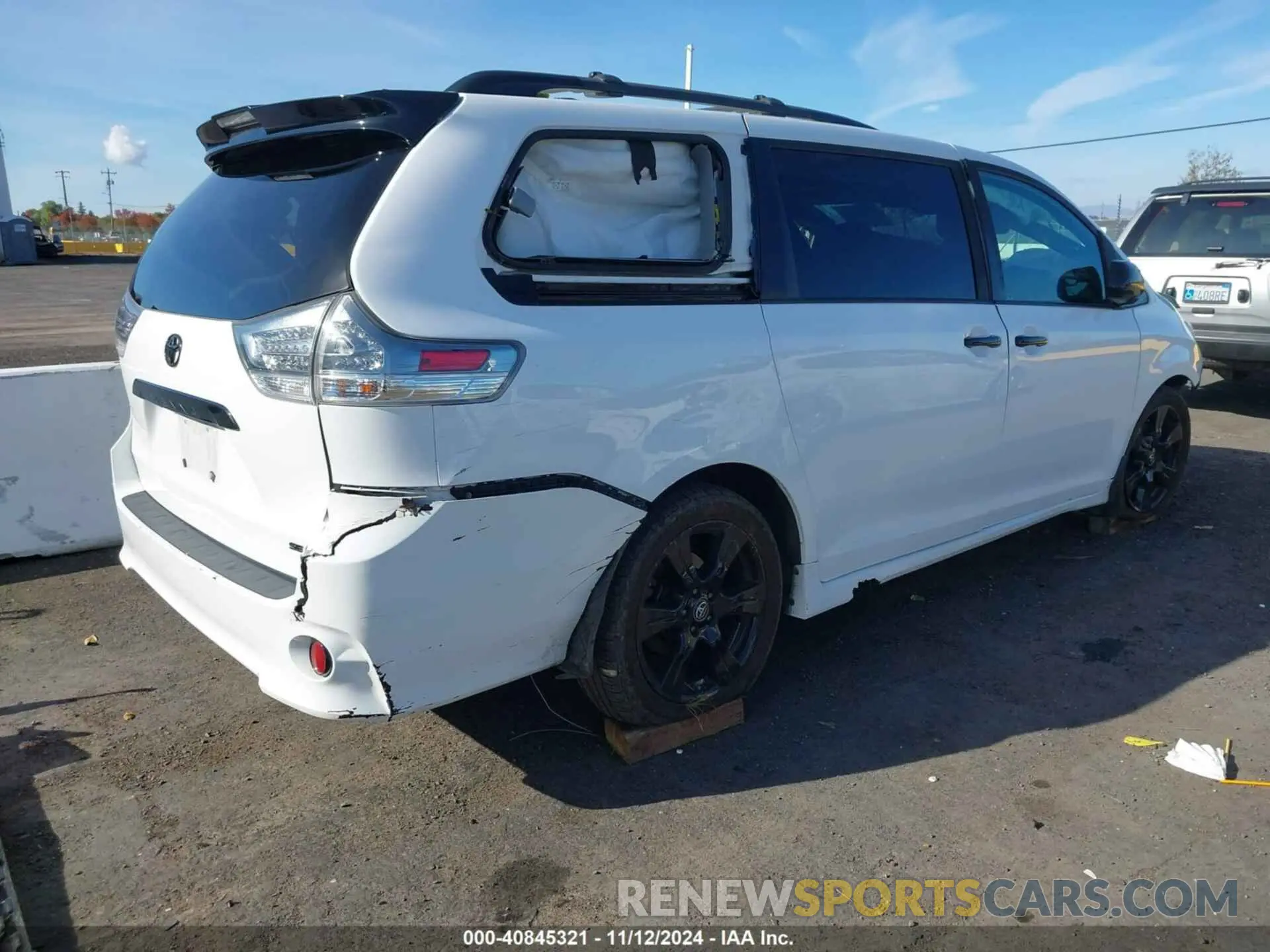 4 fotografías del automóvil dañado 5TDXZ3DC5LS054826 TOYOTA SIENNA 2020