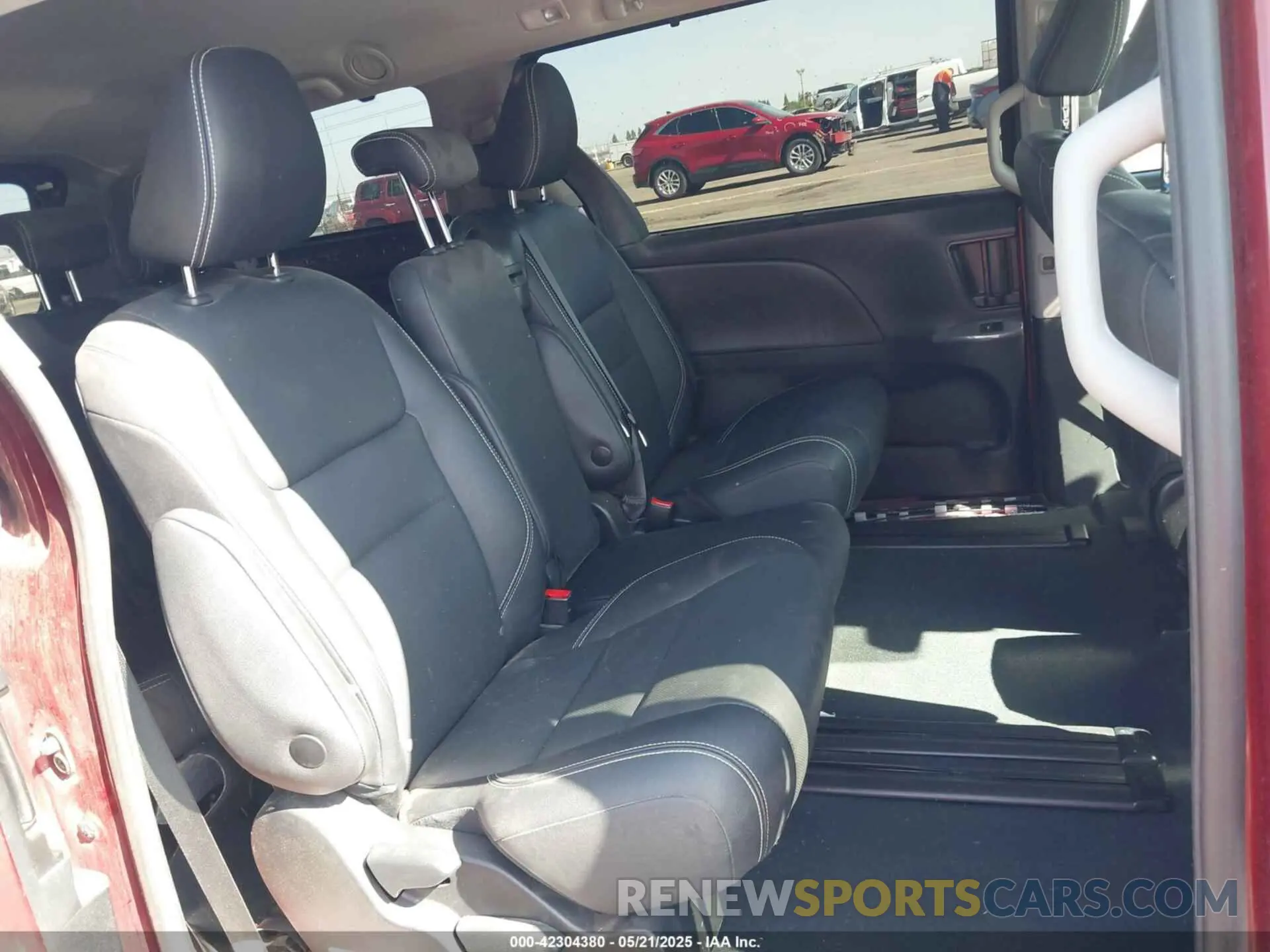 8 fotografías del automóvil dañado 5TDXZ3DC8LS053685 TOYOTA SIENNA 2020