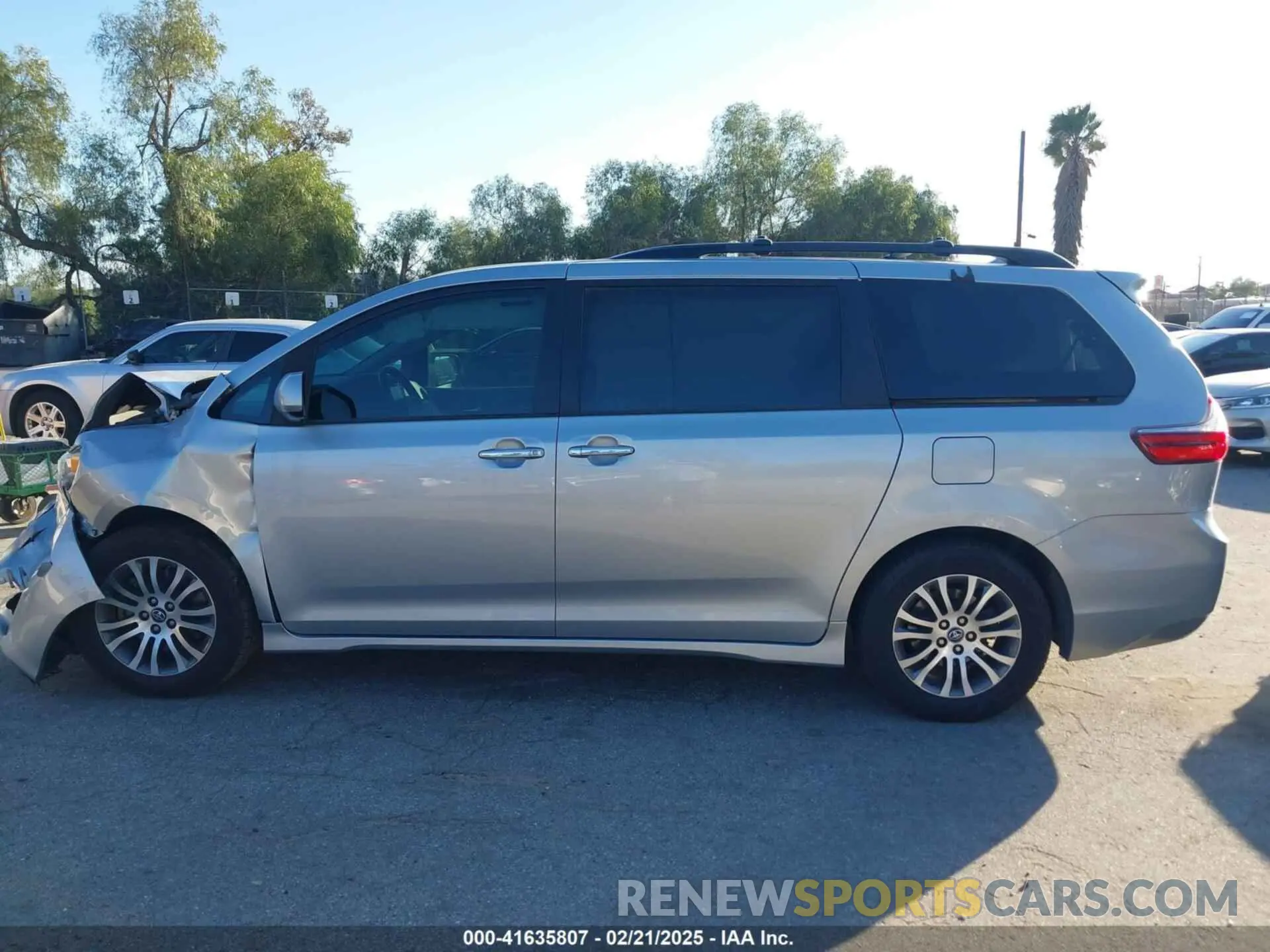 14 fotografías del automóvil dañado 5TDYZ3DC0LS049229 TOYOTA SIENNA 2020