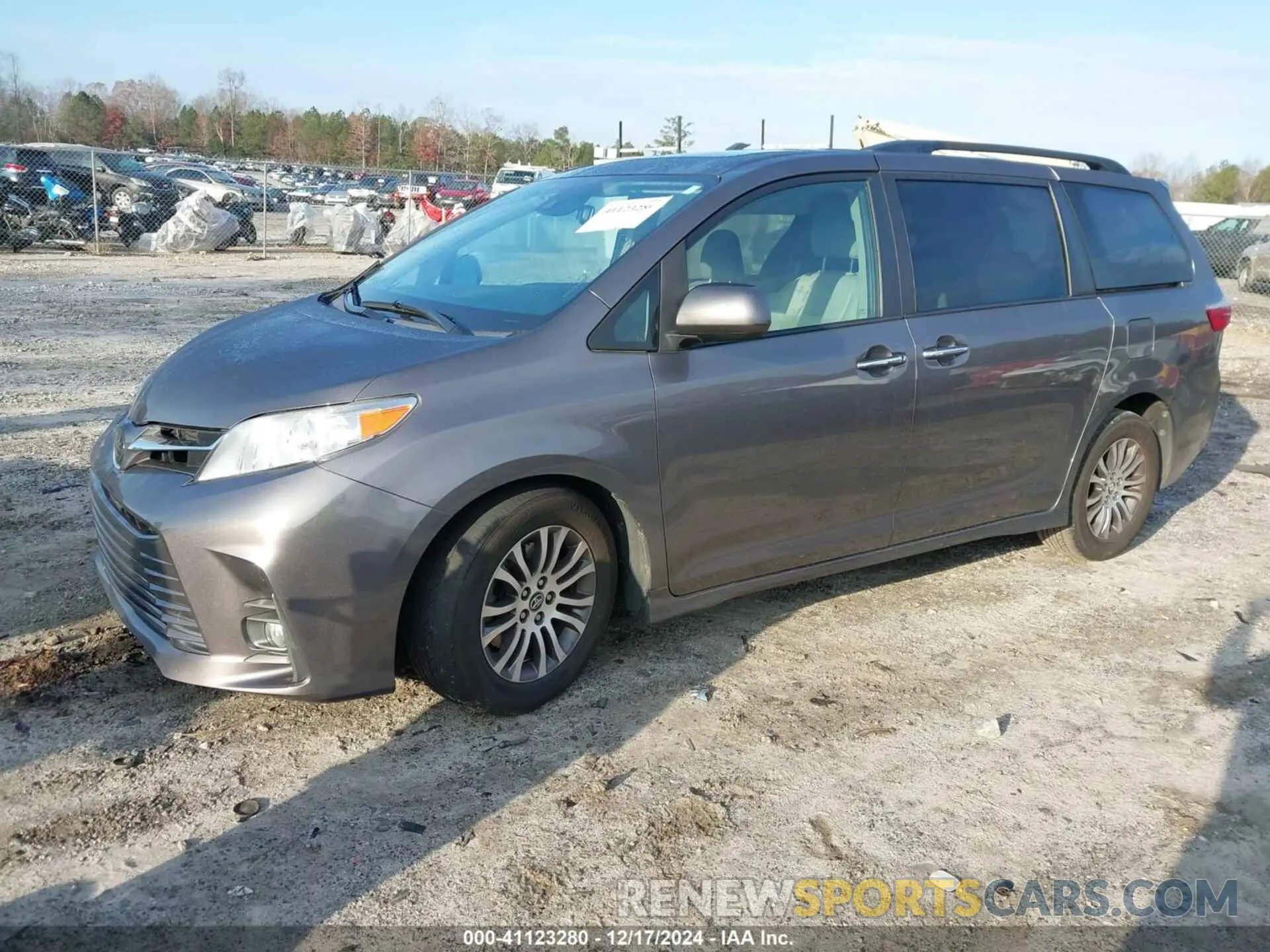 2 fotografías del automóvil dañado 5TDYZ3DC2LS055047 TOYOTA SIENNA 2020