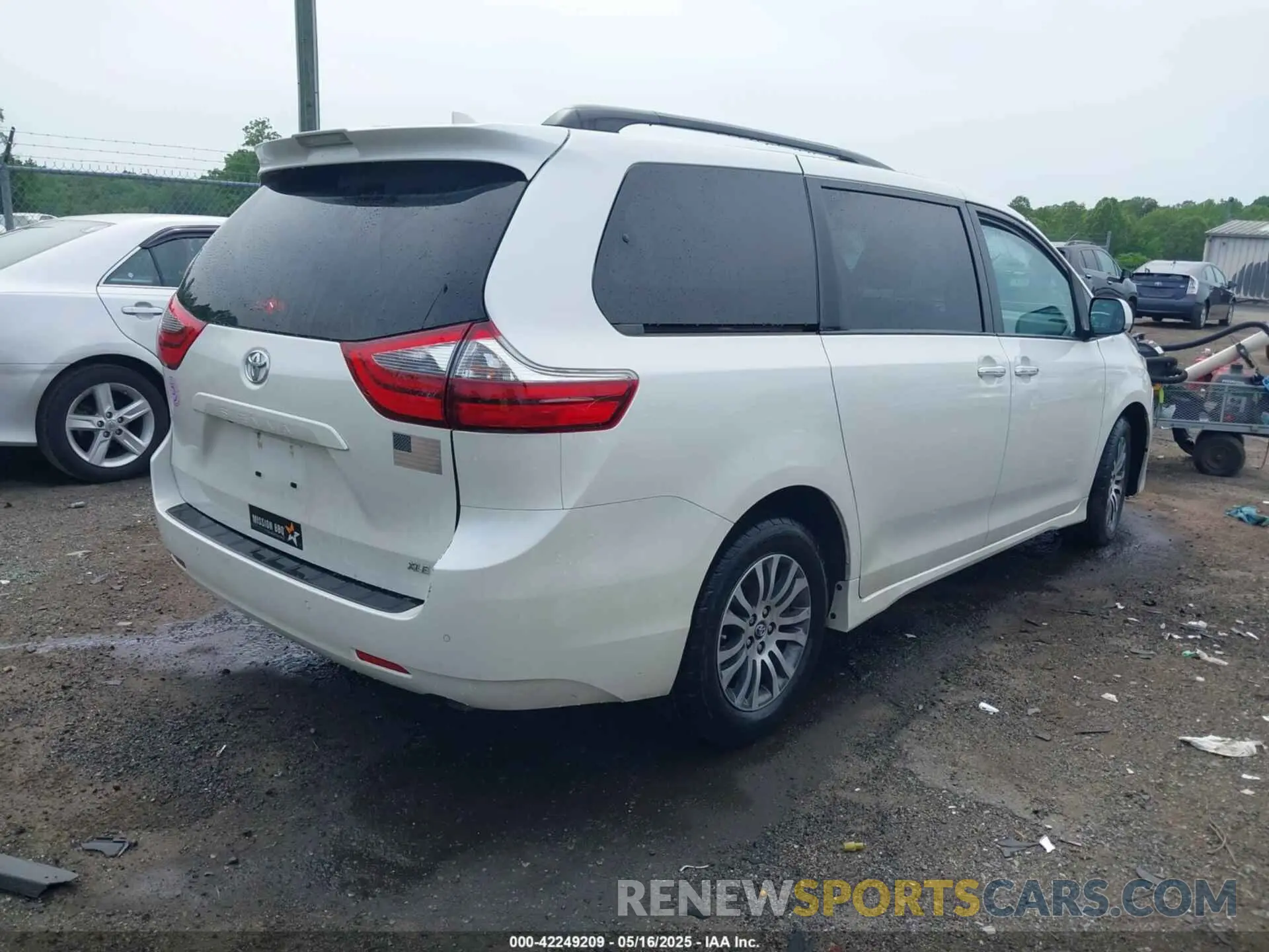4 fotografías del automóvil dañado 5TDYZ3DC3LS048818 TOYOTA SIENNA 2020