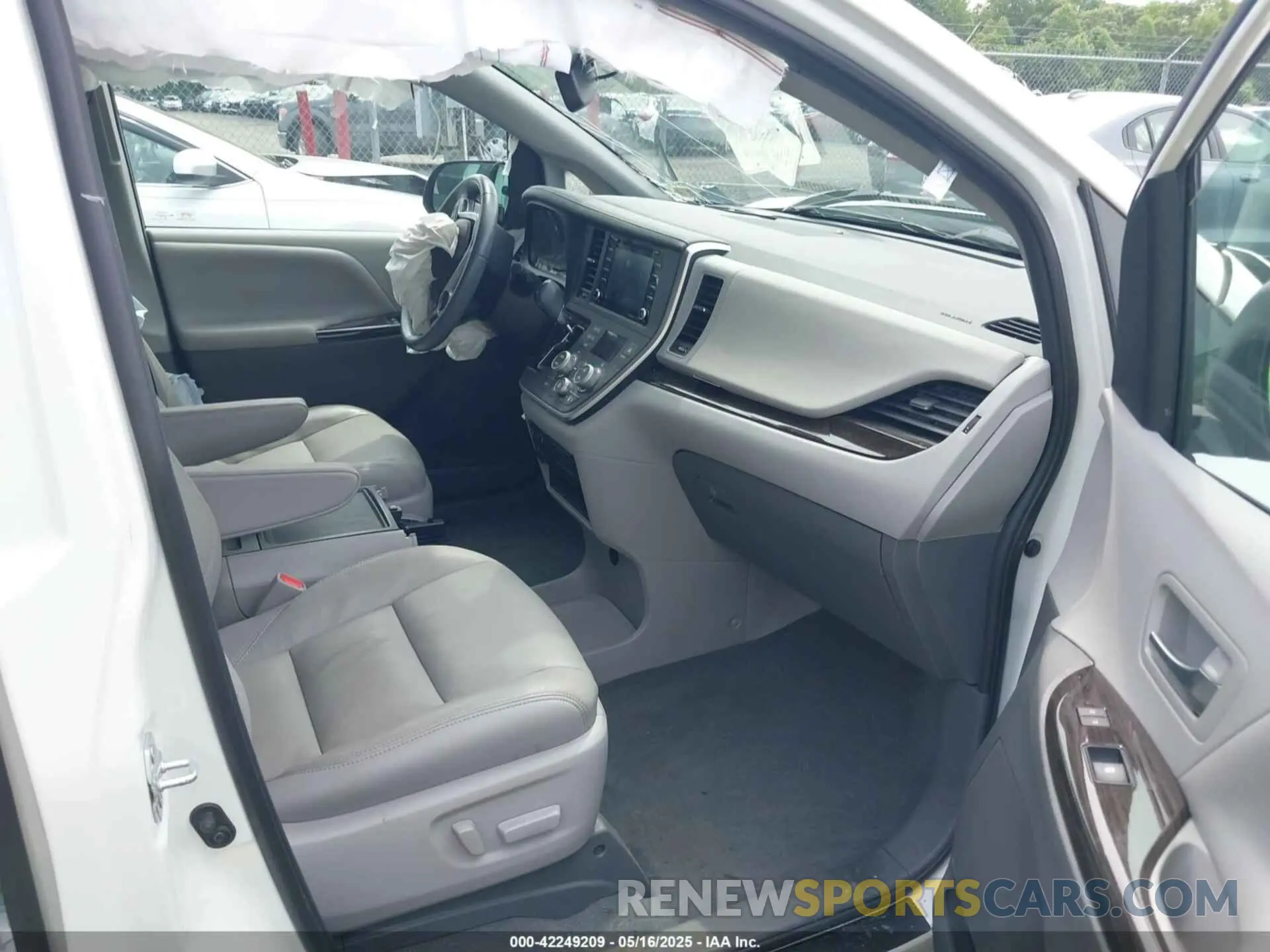 5 fotografías del automóvil dañado 5TDYZ3DC3LS048818 TOYOTA SIENNA 2020