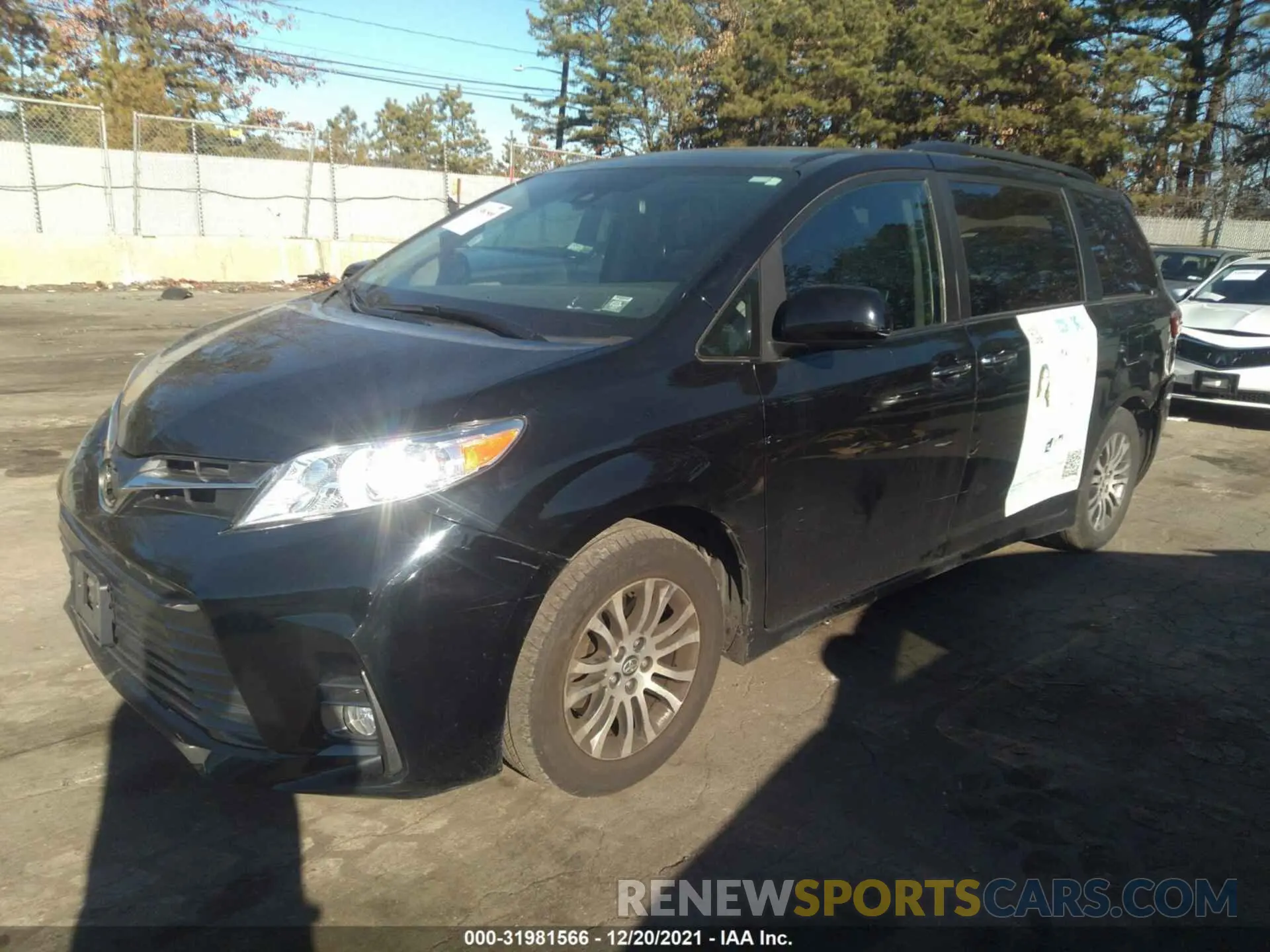 2 fotografías del automóvil dañado 5TDYZ3DC4LS032434 TOYOTA SIENNA 2020