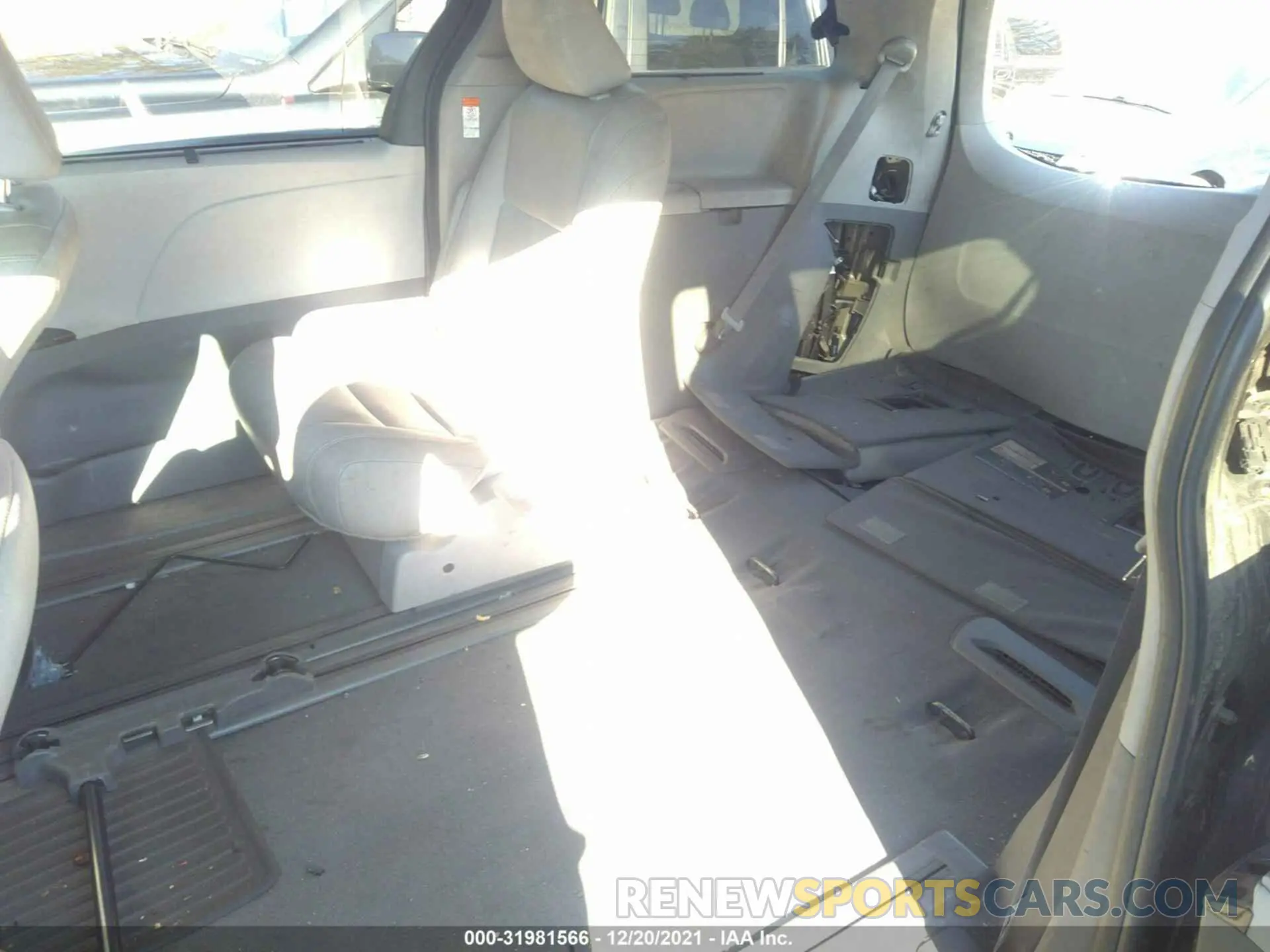 8 fotografías del automóvil dañado 5TDYZ3DC4LS032434 TOYOTA SIENNA 2020