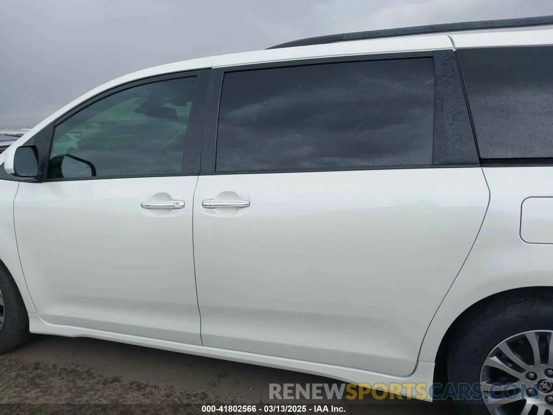 14 fotografías del automóvil dañado 5TDYZ3DC4LS080497 TOYOTA SIENNA 2020