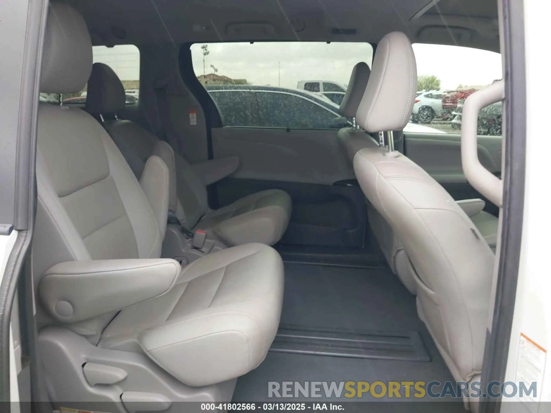 8 fotografías del automóvil dañado 5TDYZ3DC4LS080497 TOYOTA SIENNA 2020