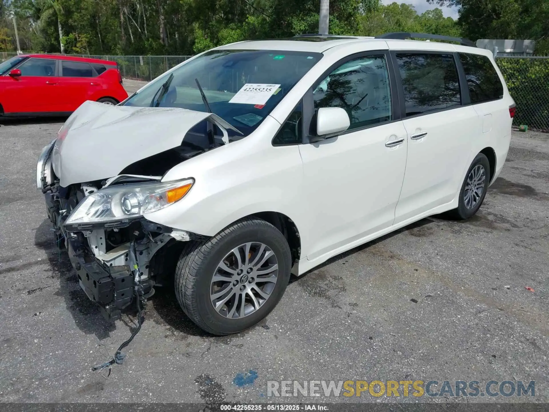 2 fotografías del automóvil dañado 5TDYZ3DC5LS029364 TOYOTA SIENNA 2020