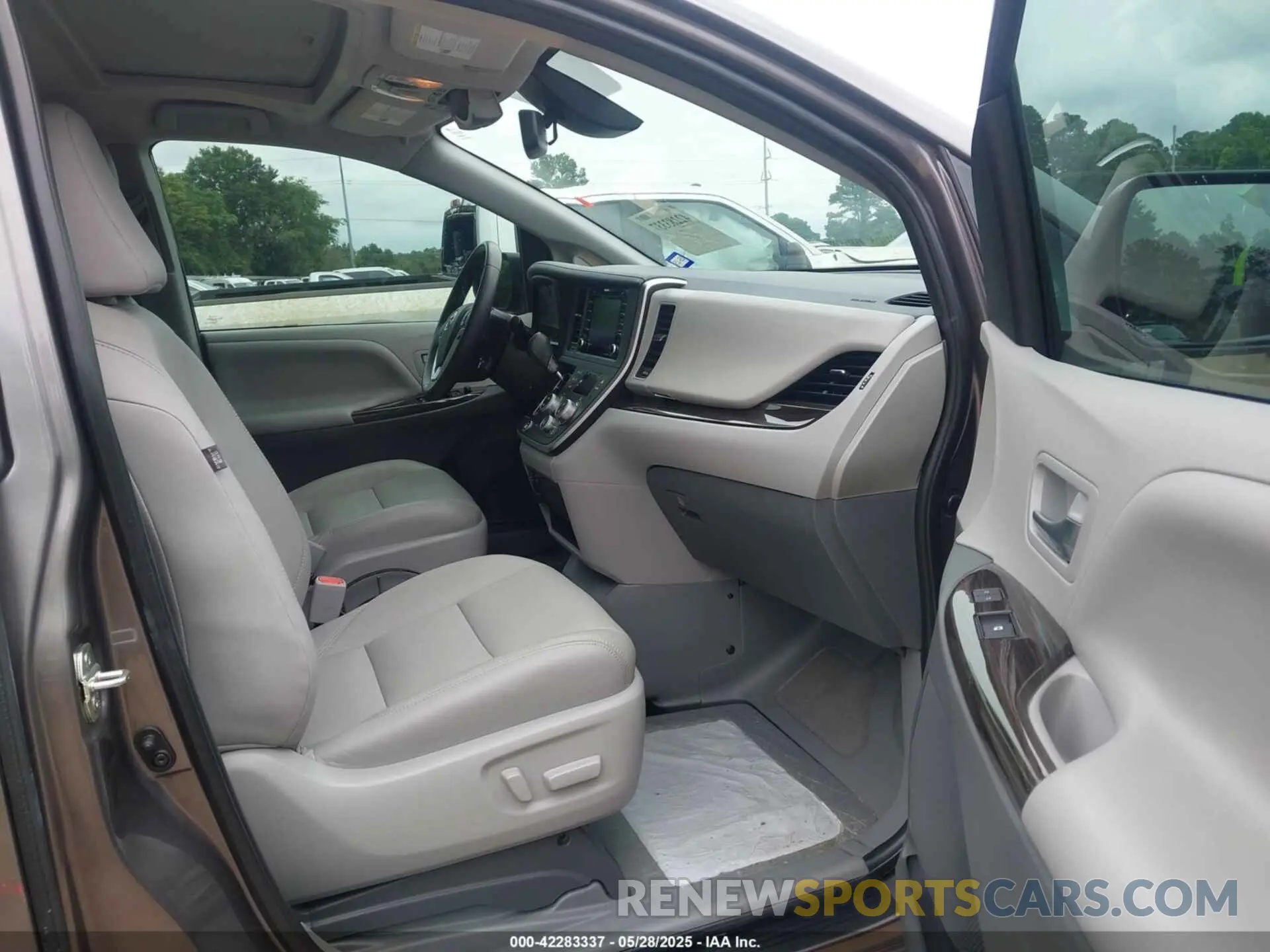 5 fotografías del automóvil dañado 5TDYZ3DC7LS078761 TOYOTA SIENNA 2020