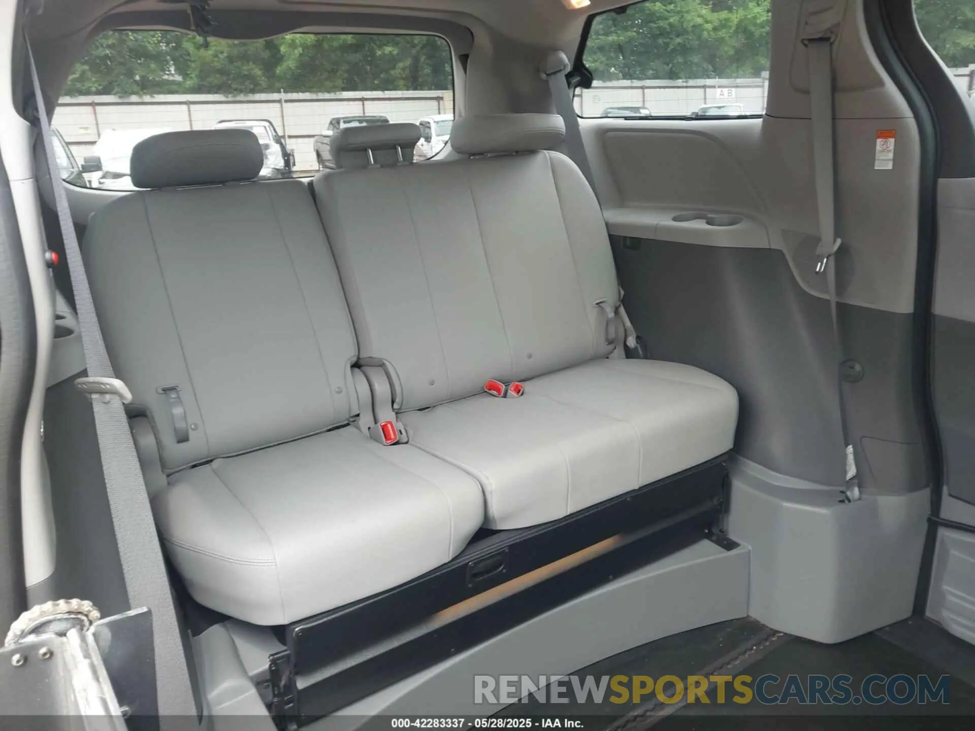 8 fotografías del automóvil dañado 5TDYZ3DC7LS078761 TOYOTA SIENNA 2020
