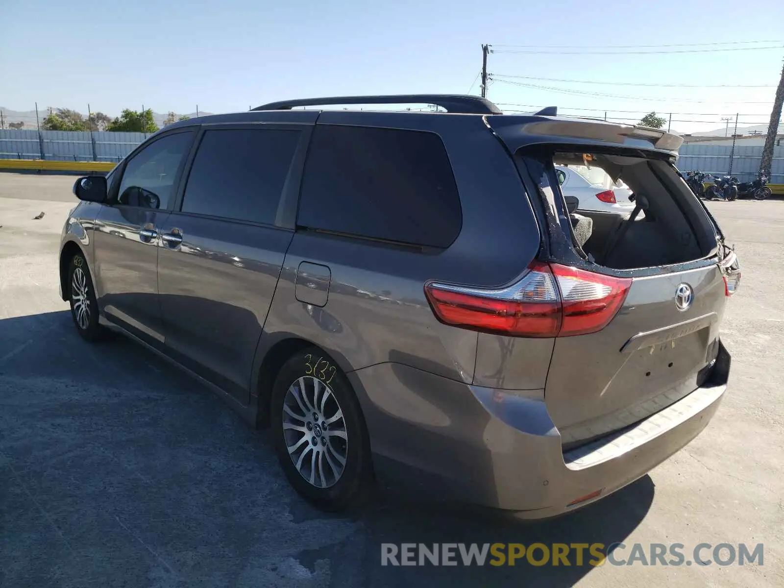 3 fotografías del automóvil dañado 5TDYZ3DC8LS024532 TOYOTA SIENNA 2020