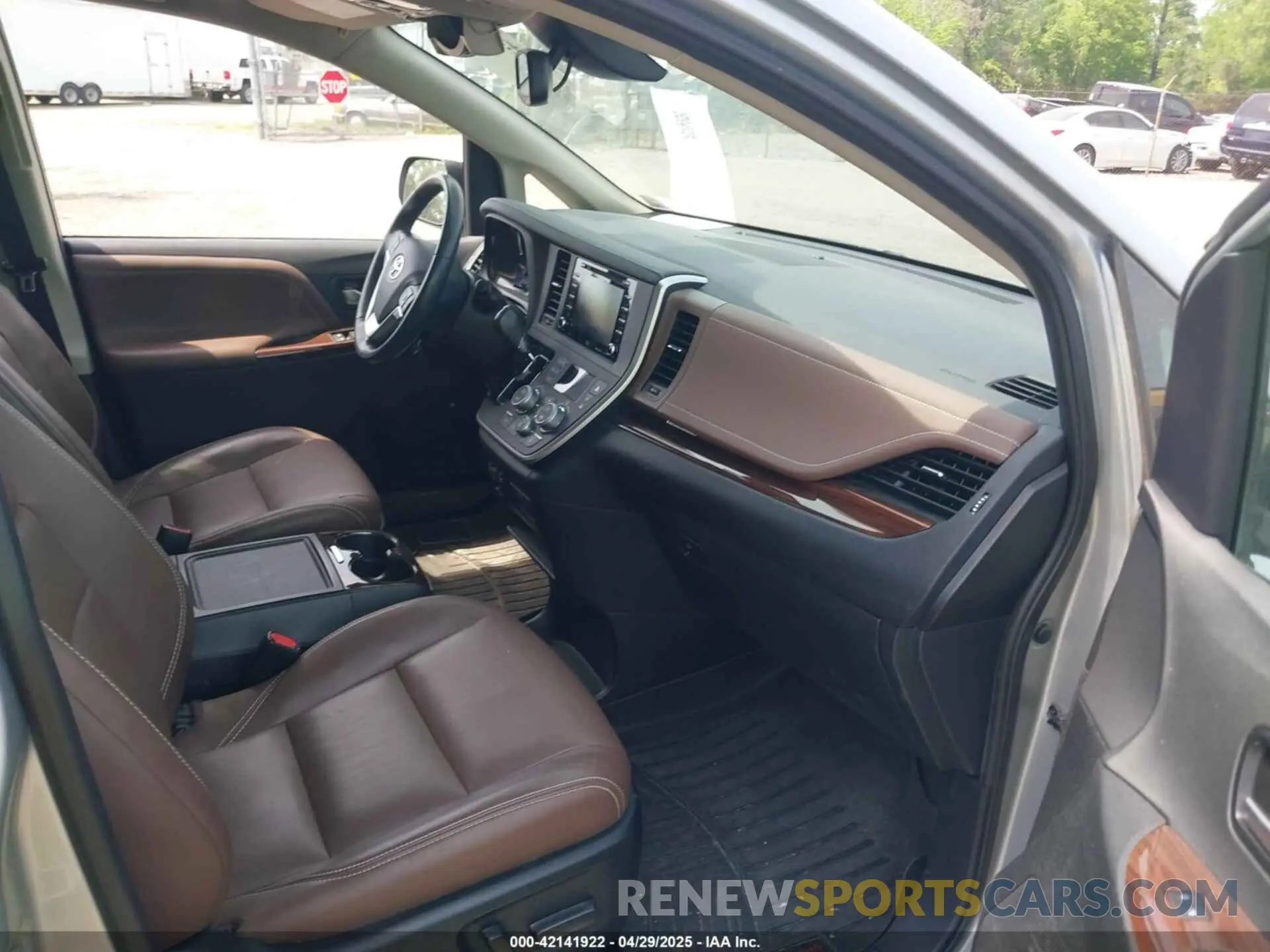 5 fotografías del automóvil dañado 5TDYZ3DC8LS029598 TOYOTA SIENNA 2020
