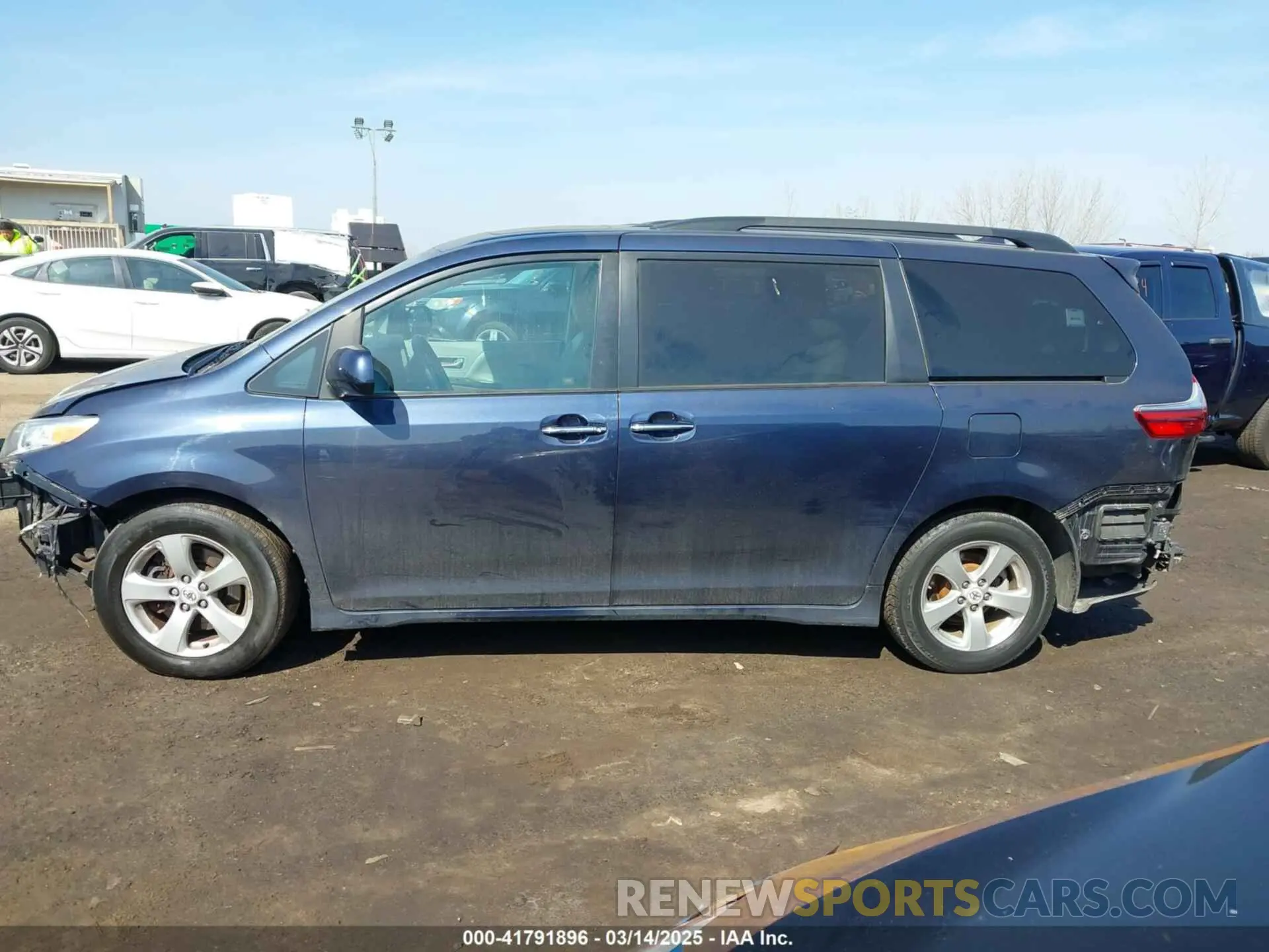 14 fotografías del automóvil dañado 5TDYZ3DC8LS069423 TOYOTA SIENNA 2020