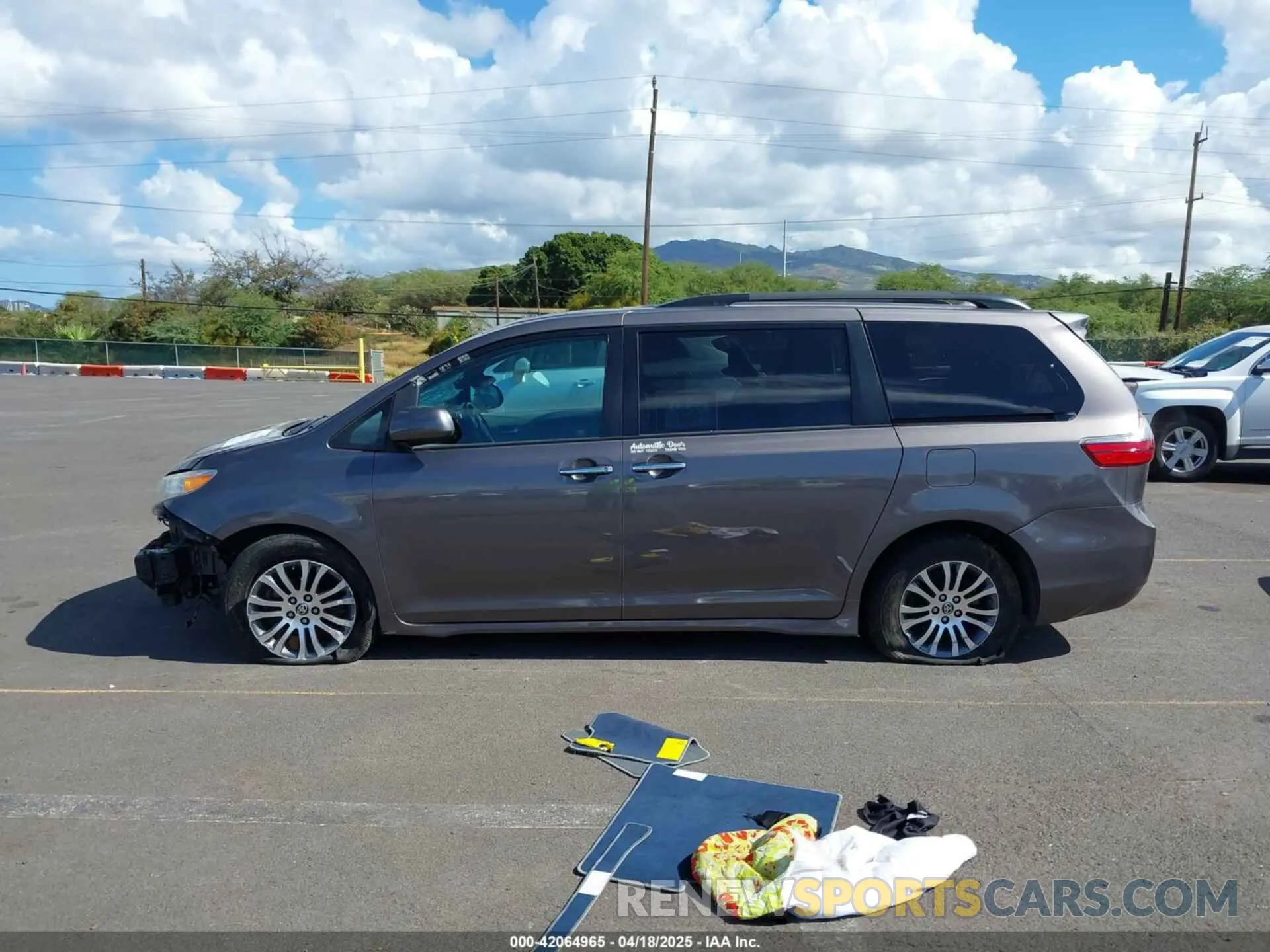 14 fotografías del automóvil dañado 5TDYZ3DCXLS078530 TOYOTA SIENNA 2020
