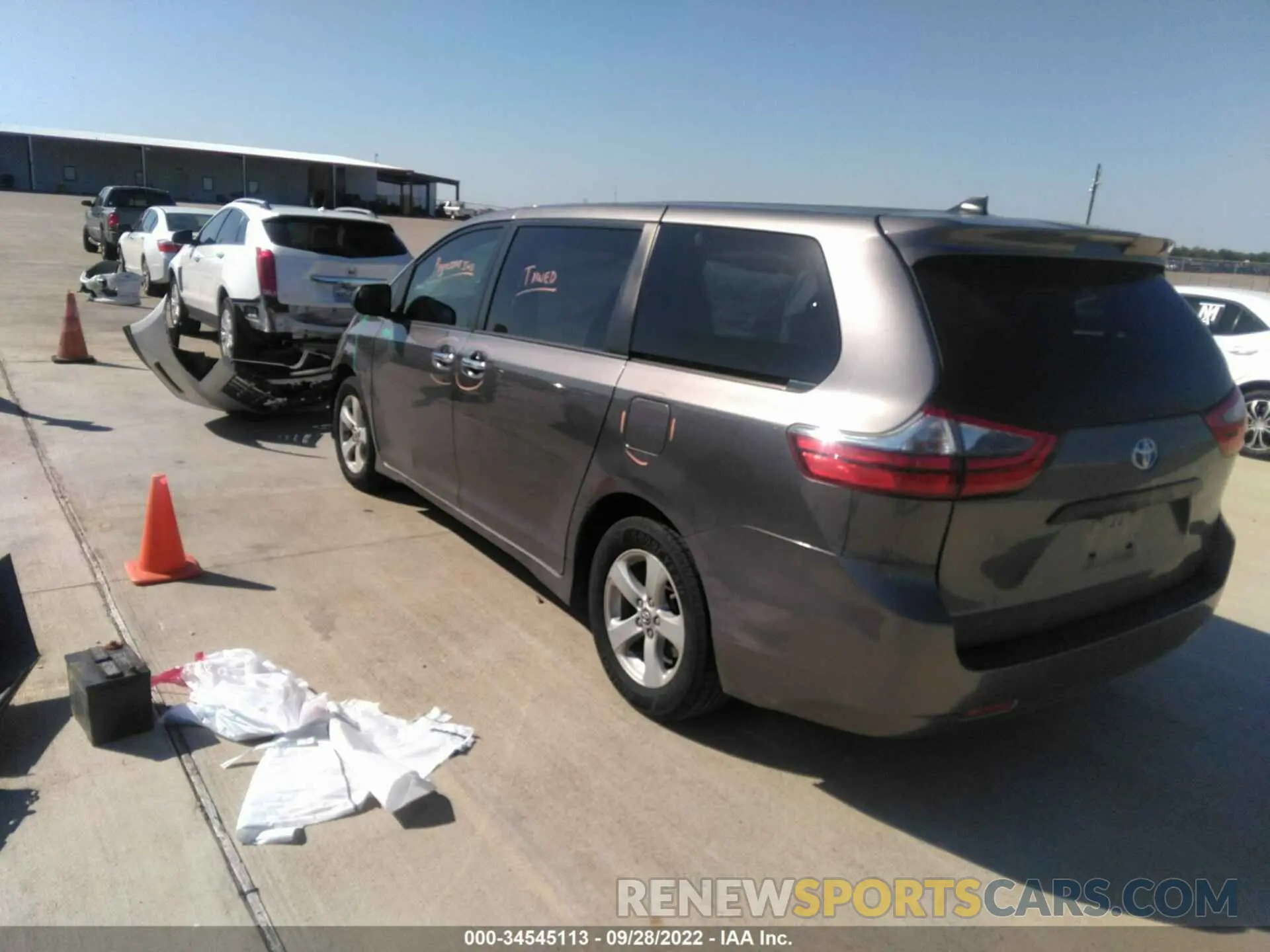 3 fotografías del automóvil dañado 5TDZZ3DC2LS034221 TOYOTA SIENNA 2020