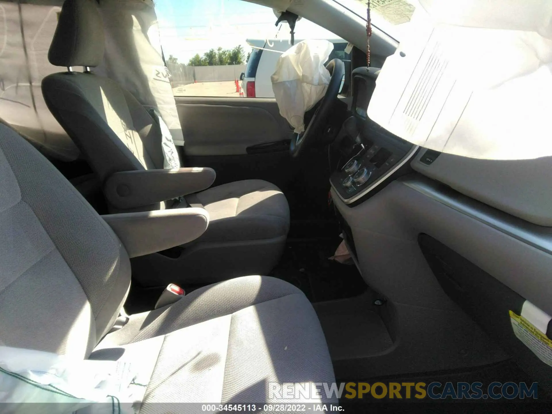 5 fotografías del automóvil dañado 5TDZZ3DC2LS034221 TOYOTA SIENNA 2020